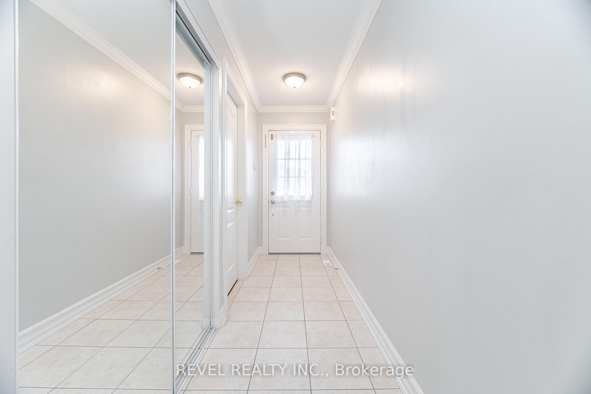 2 Bedrooms Condo at 1489 Heritage, Oakville For sale