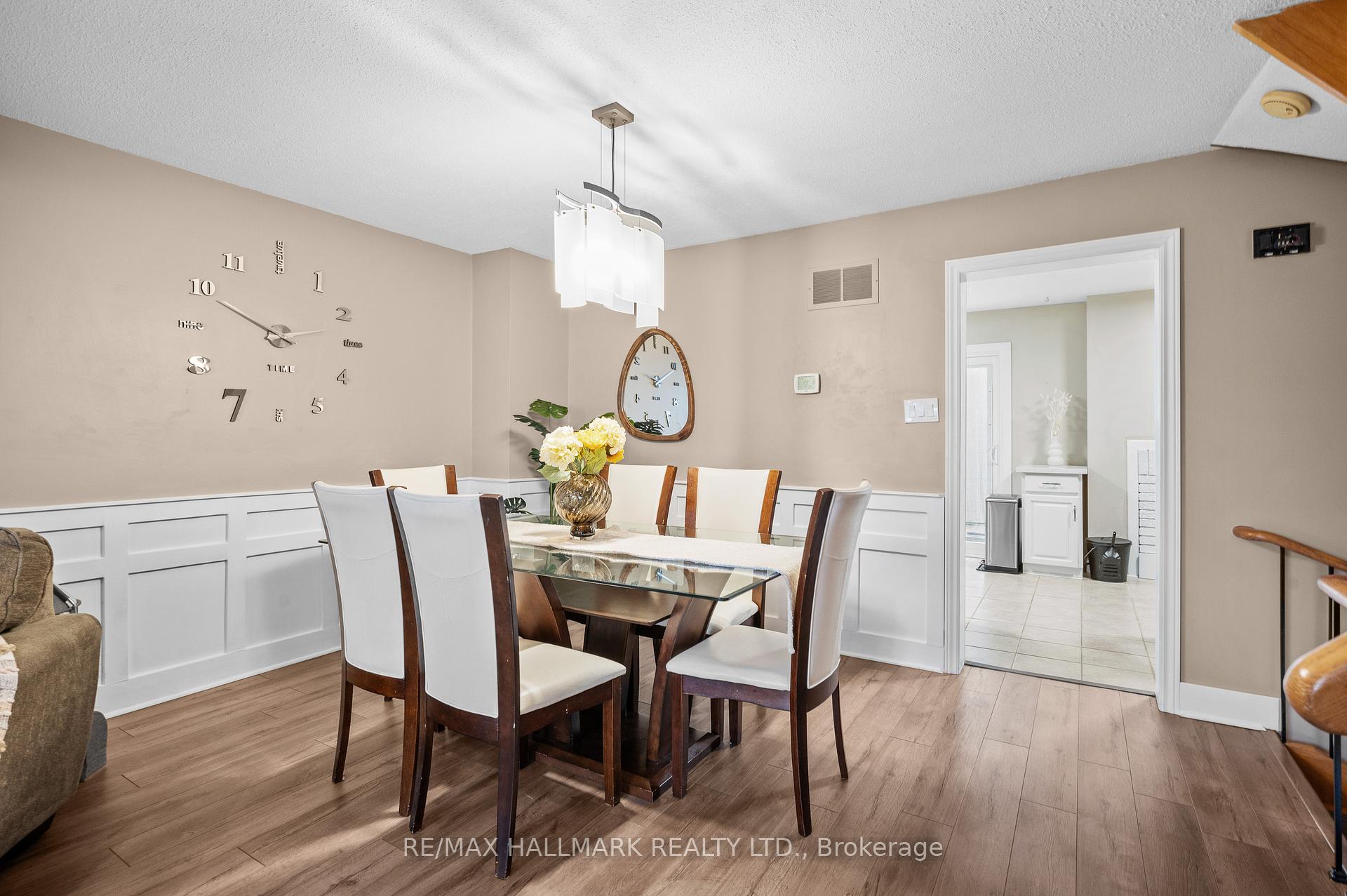 3 Bedrooms Condo at 6679 Shelter Bay,  Mississauga For sale