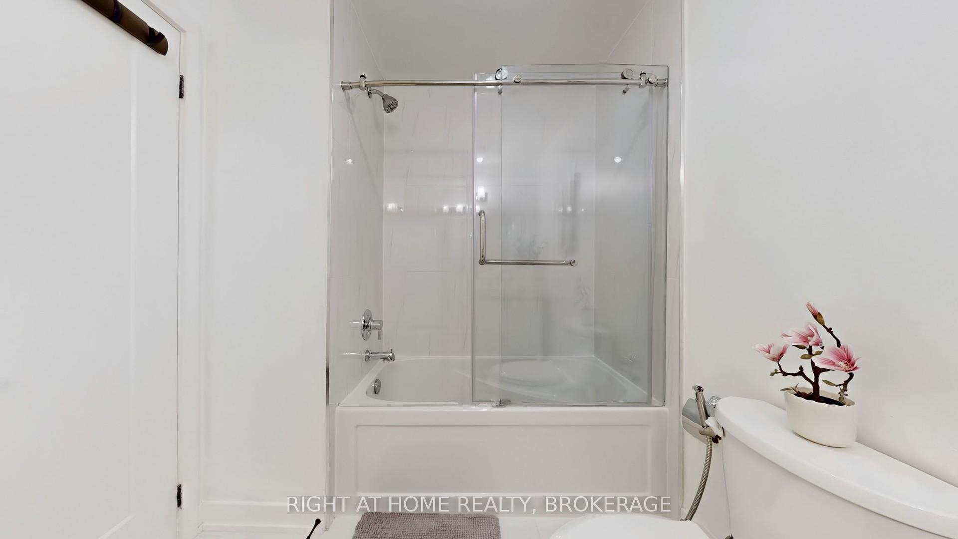 4 Bedrooms Condo at 4193 Longmoor, Burlington For sale