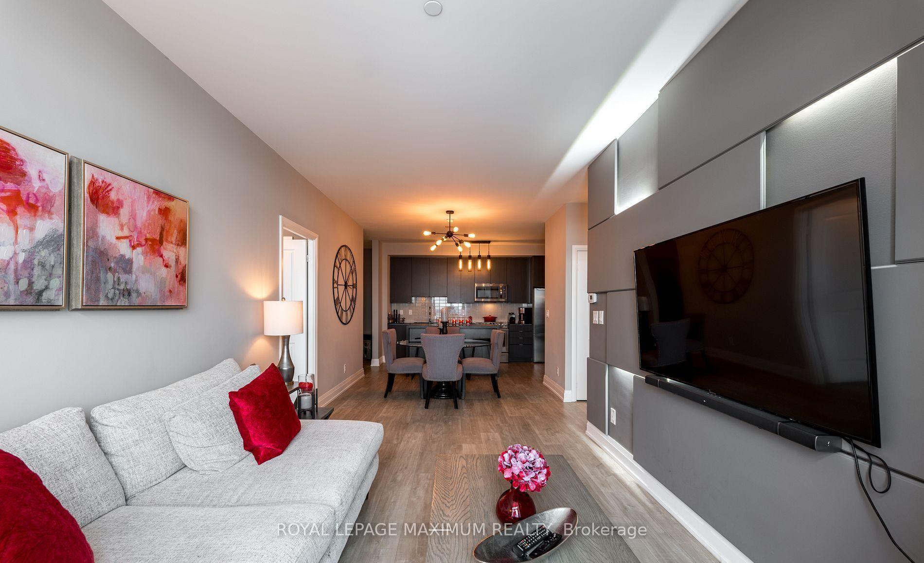 3 Bedrooms Condo at 3700 Highway 7, Vaughan For sale