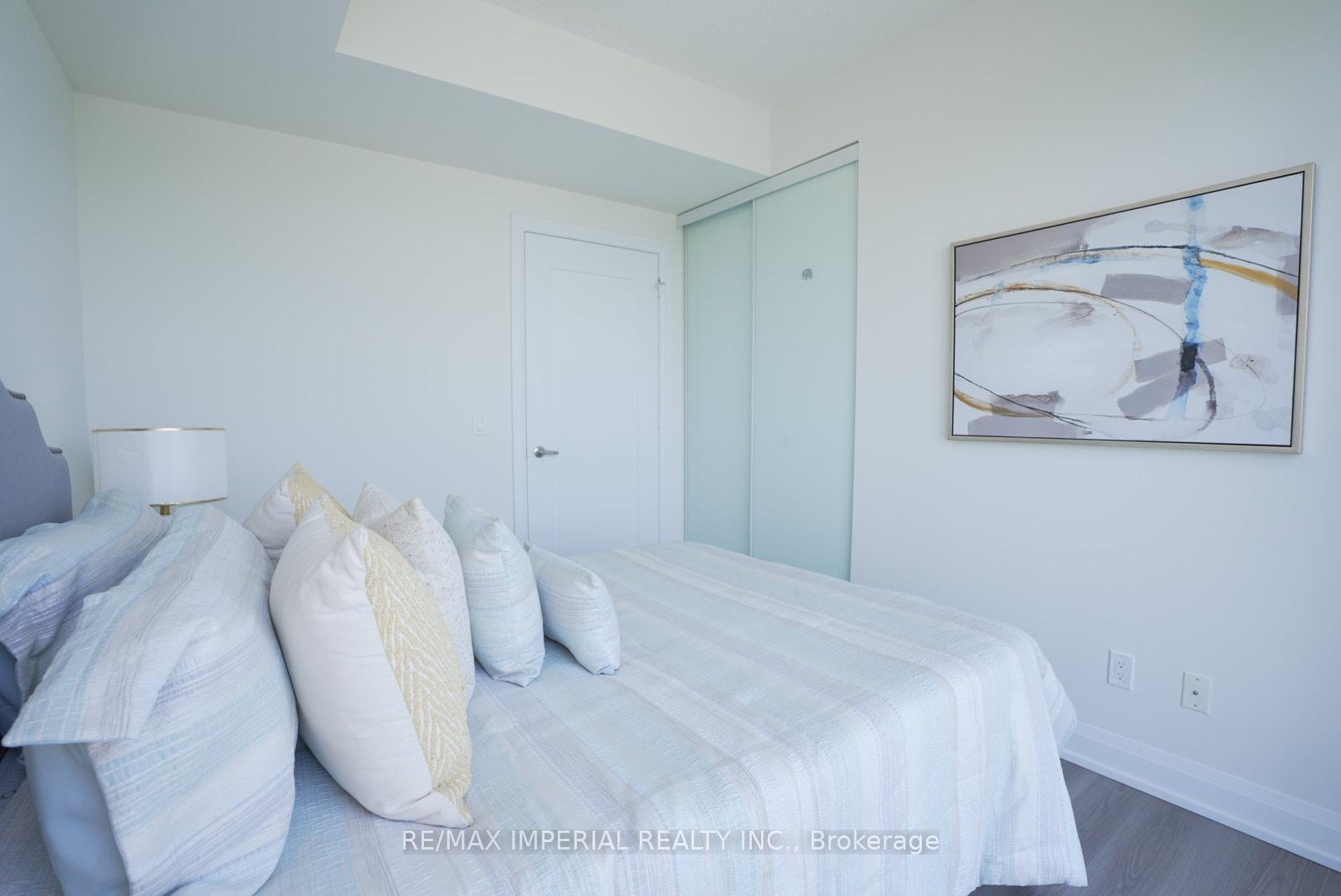 2 Bedrooms Condo at 18 Graydon Hall, Toronto For sale