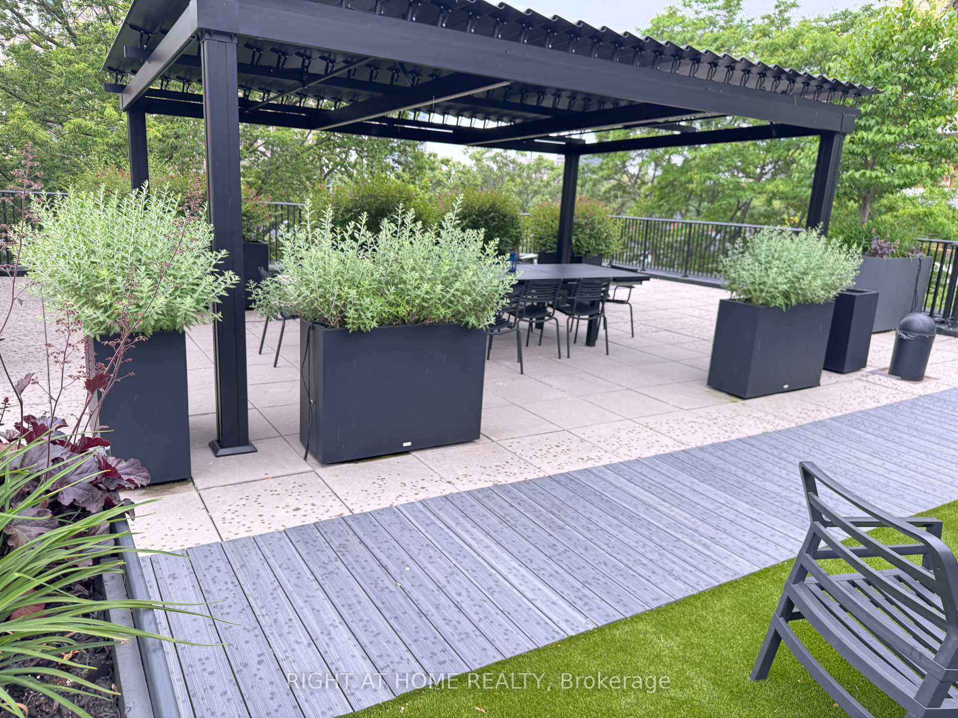 2 Bedrooms Condo at 225 Davenport, Toronto For sale