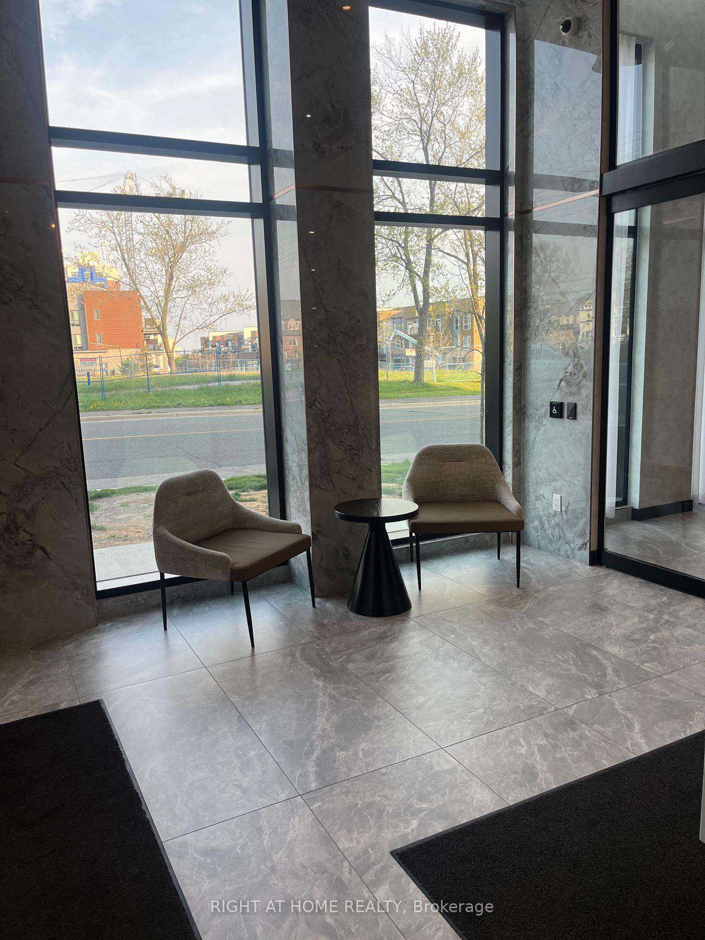 1 Bedroom Condo at 3005 Pine Glen, Oakville For sale