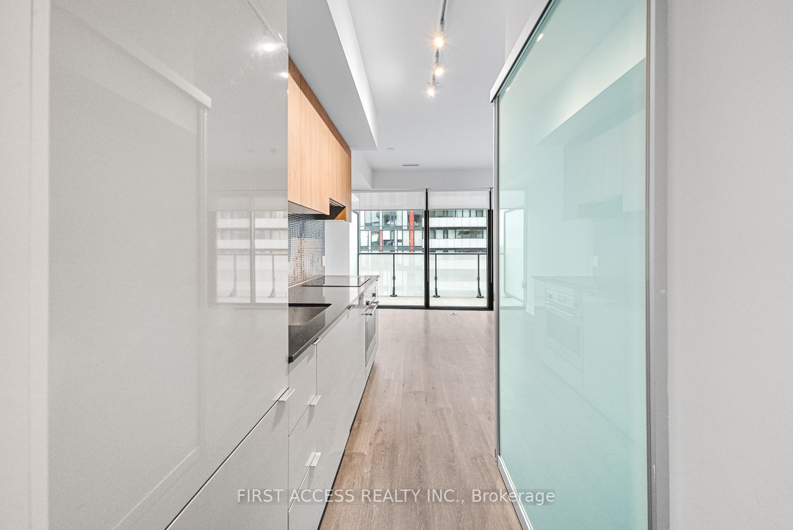 2 Bedrooms Condo at 161 Roehampton,  Toronto For sale