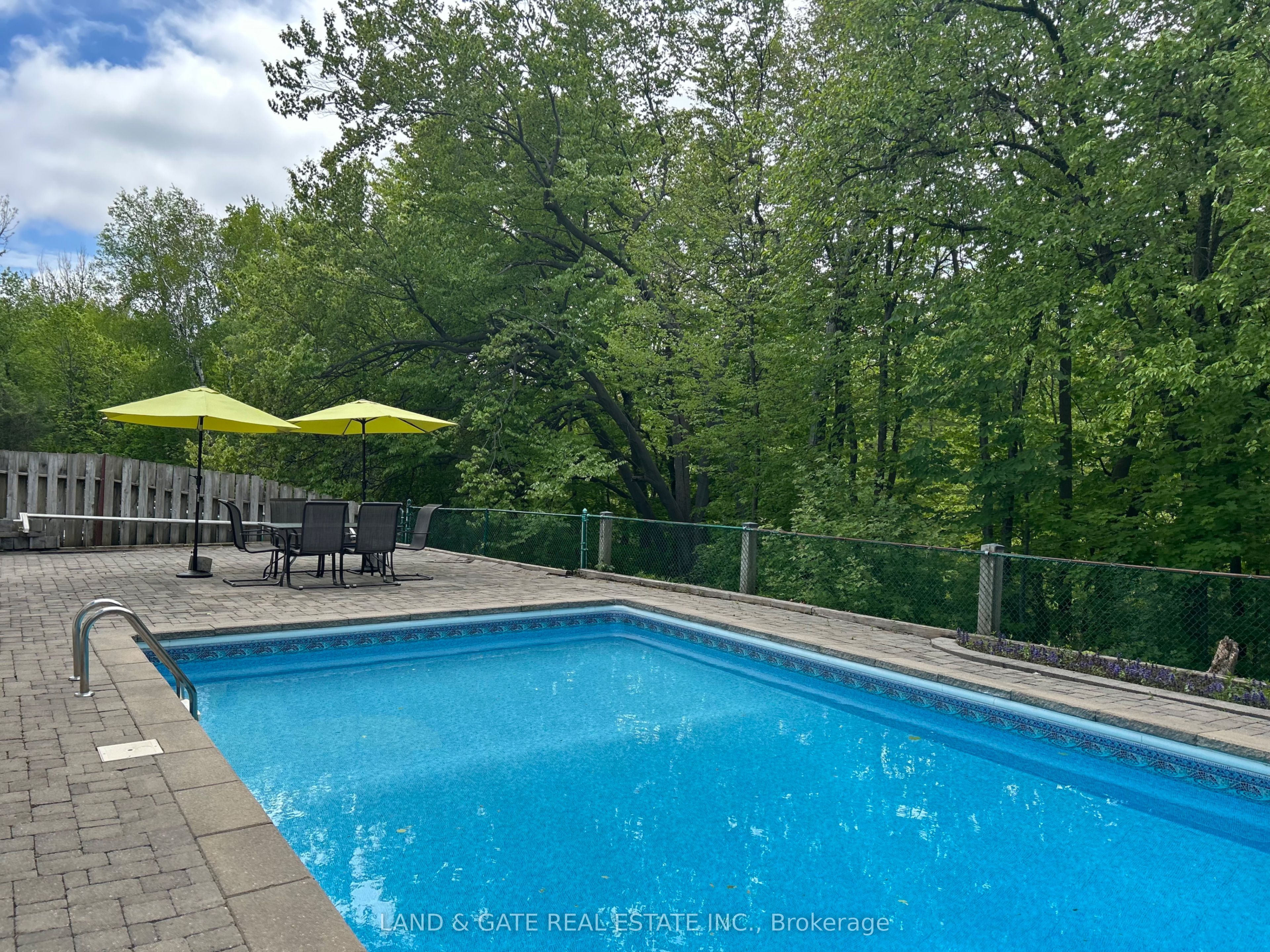 1038 Exeter Street, Oshawa, ON L1G 7E9