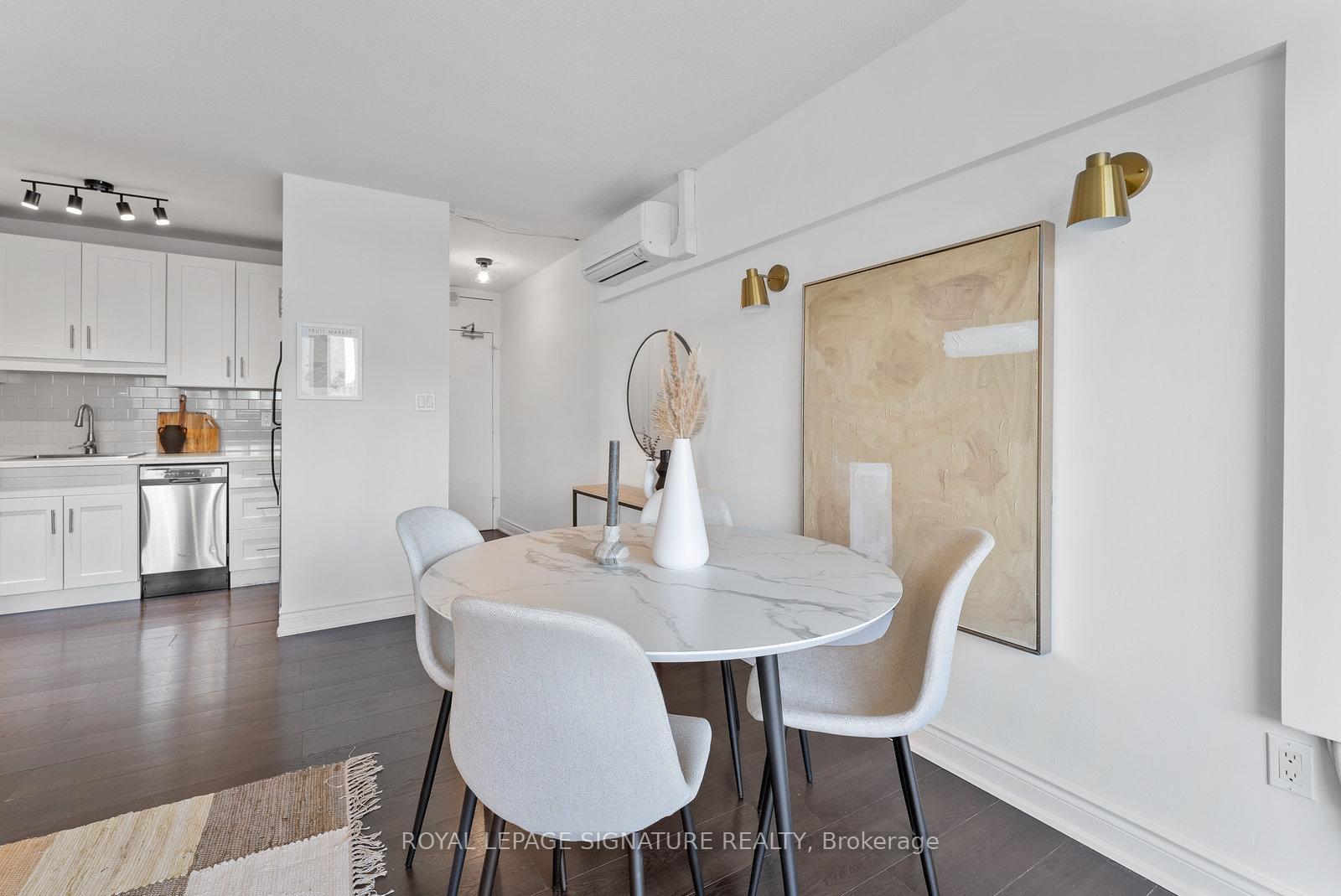2 Bedrooms Condo at 40 Homewood, Toronto For sale