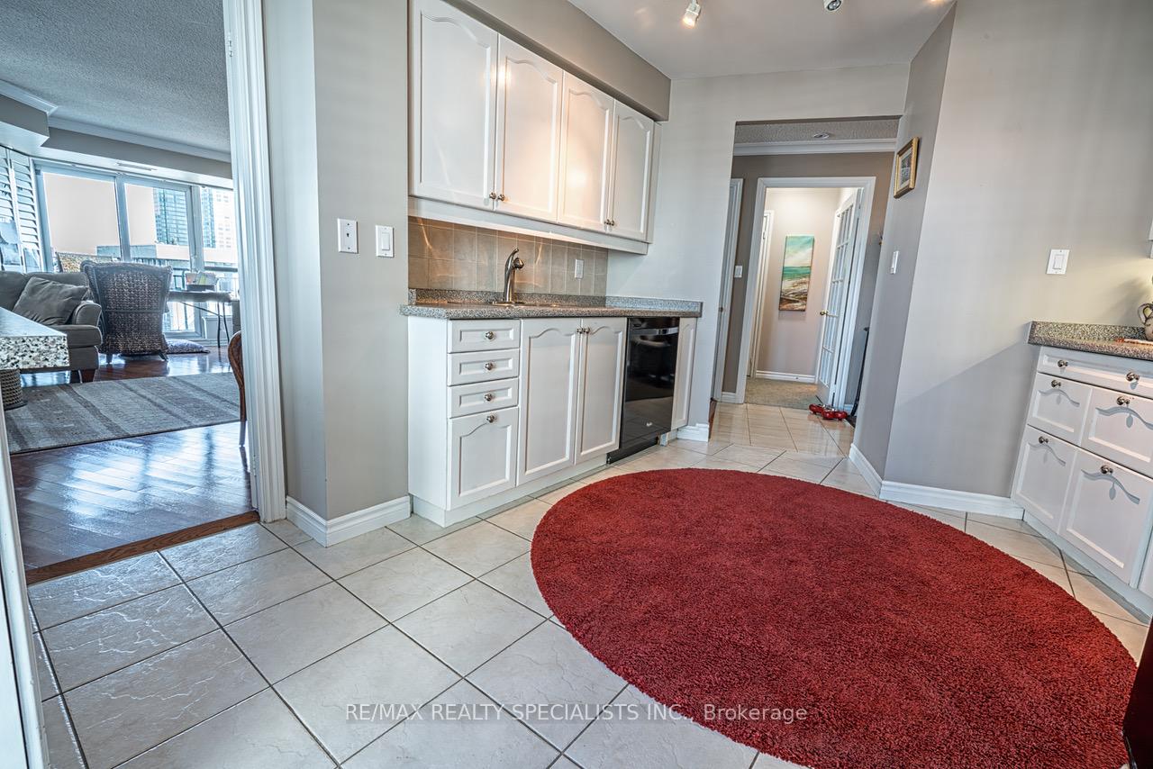 2 Bedrooms Condo at 2111 Lake Shore, Toronto For sale