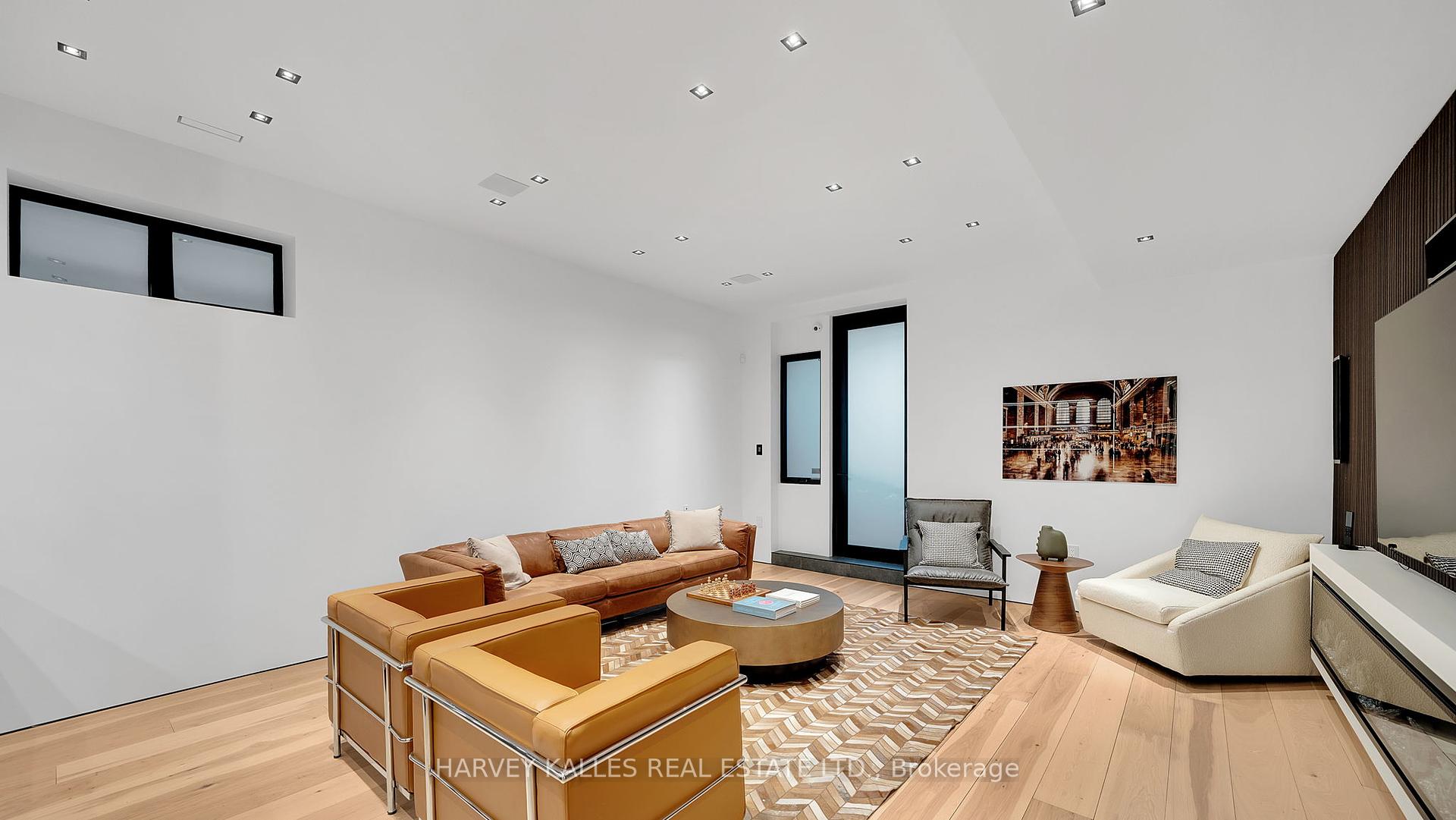 4 Douglas Crescent