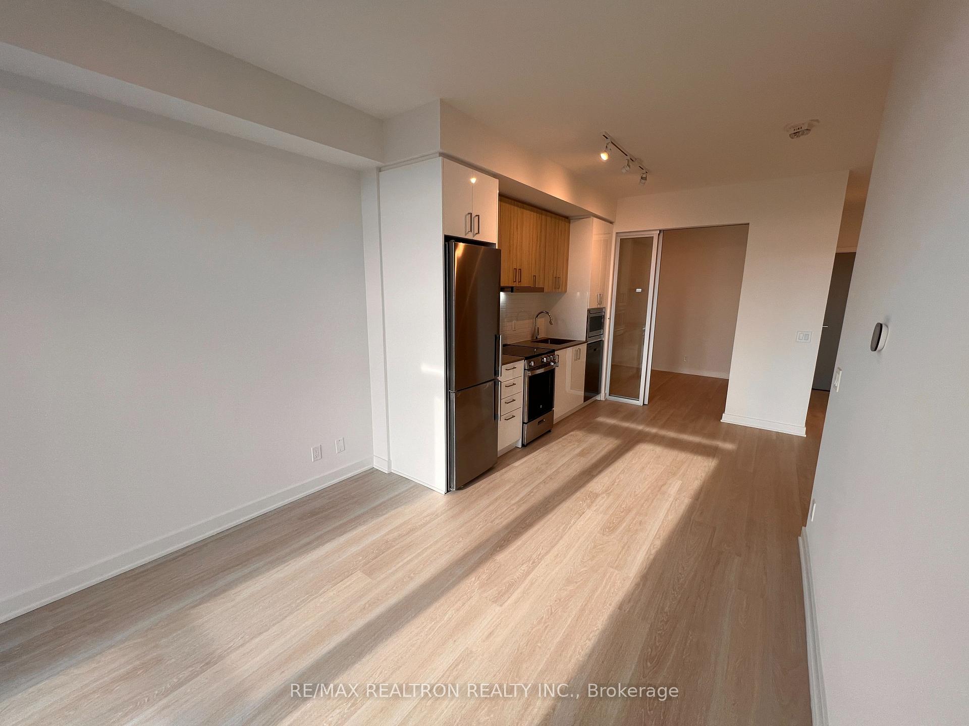 2 Bedrooms Co-op at 30 Upper Mall,  Vaughan For sale