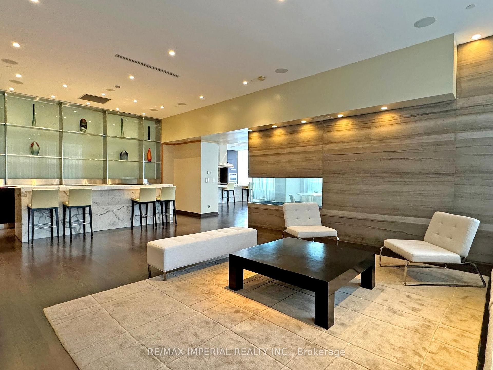 2 Bedrooms Condo at 25 Broadway, Toronto For sale