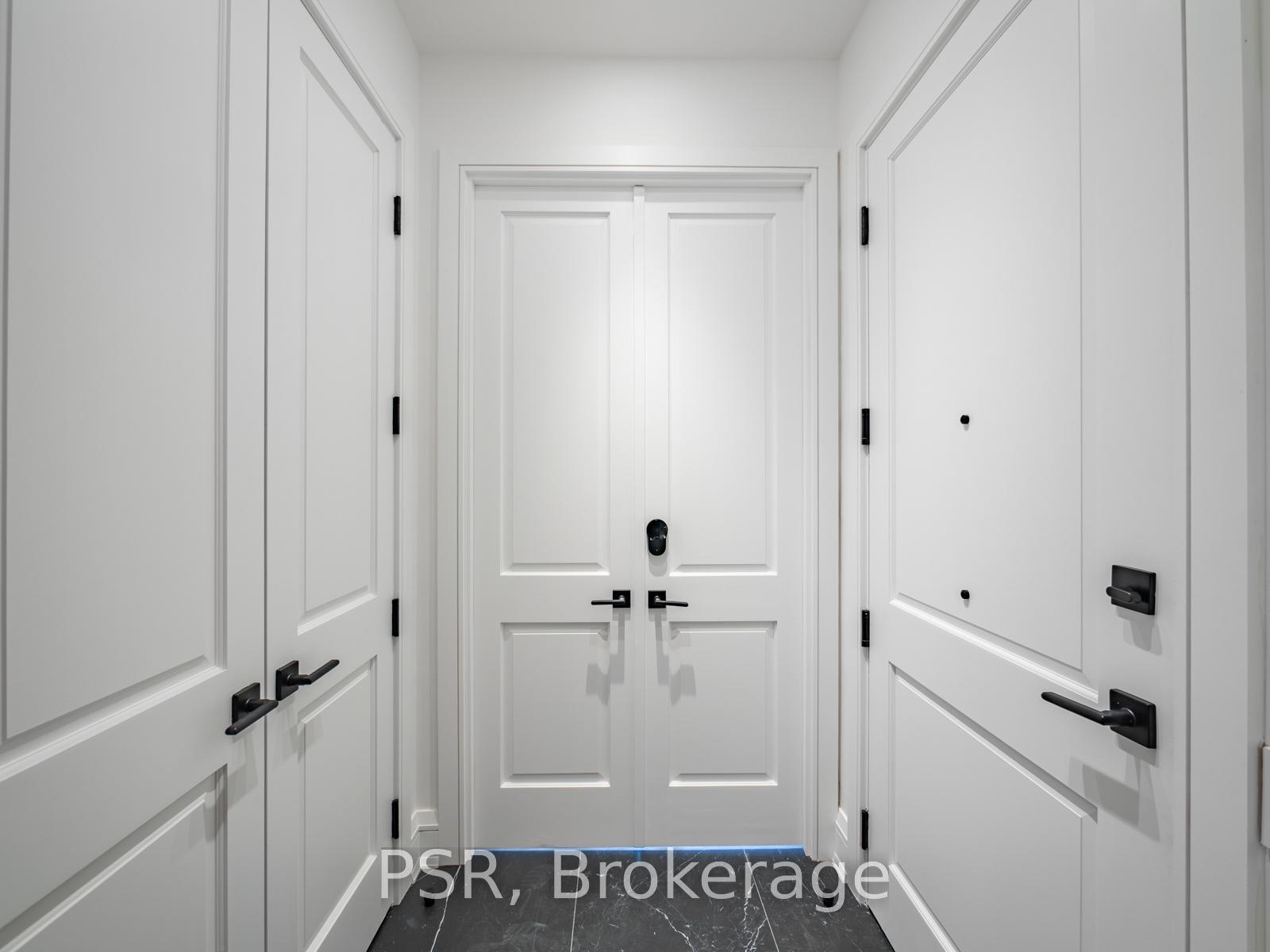 2 Bedrooms Condo at 2010 Bathurst, Toronto For sale