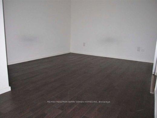 2 Bedrooms Condo at 101 Charles, Toronto For sale