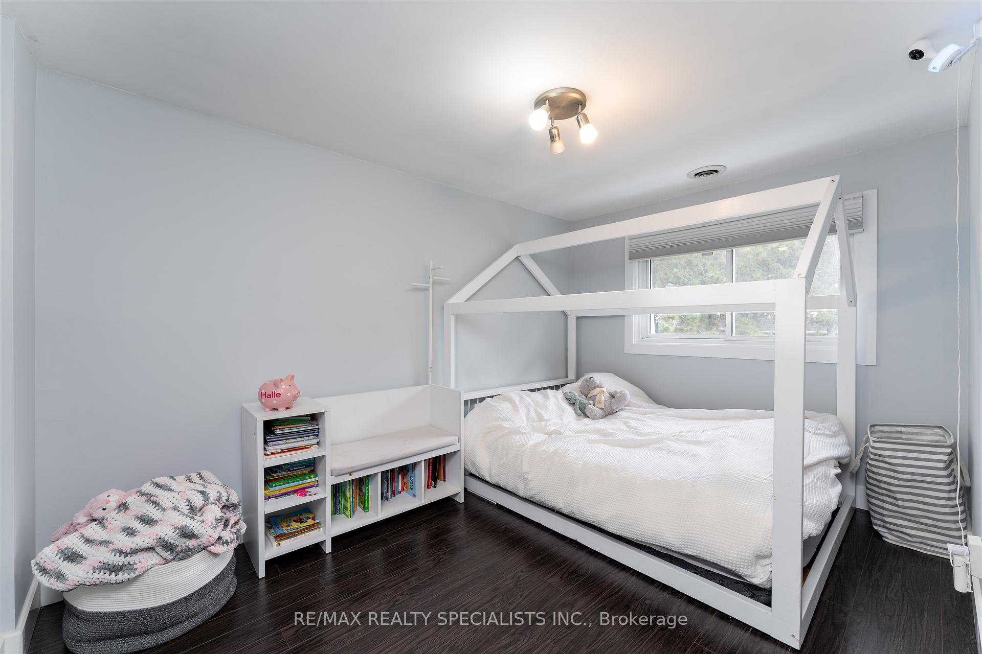 3 Bedrooms Condo at 2050 Upper Middle, Burlington For sale