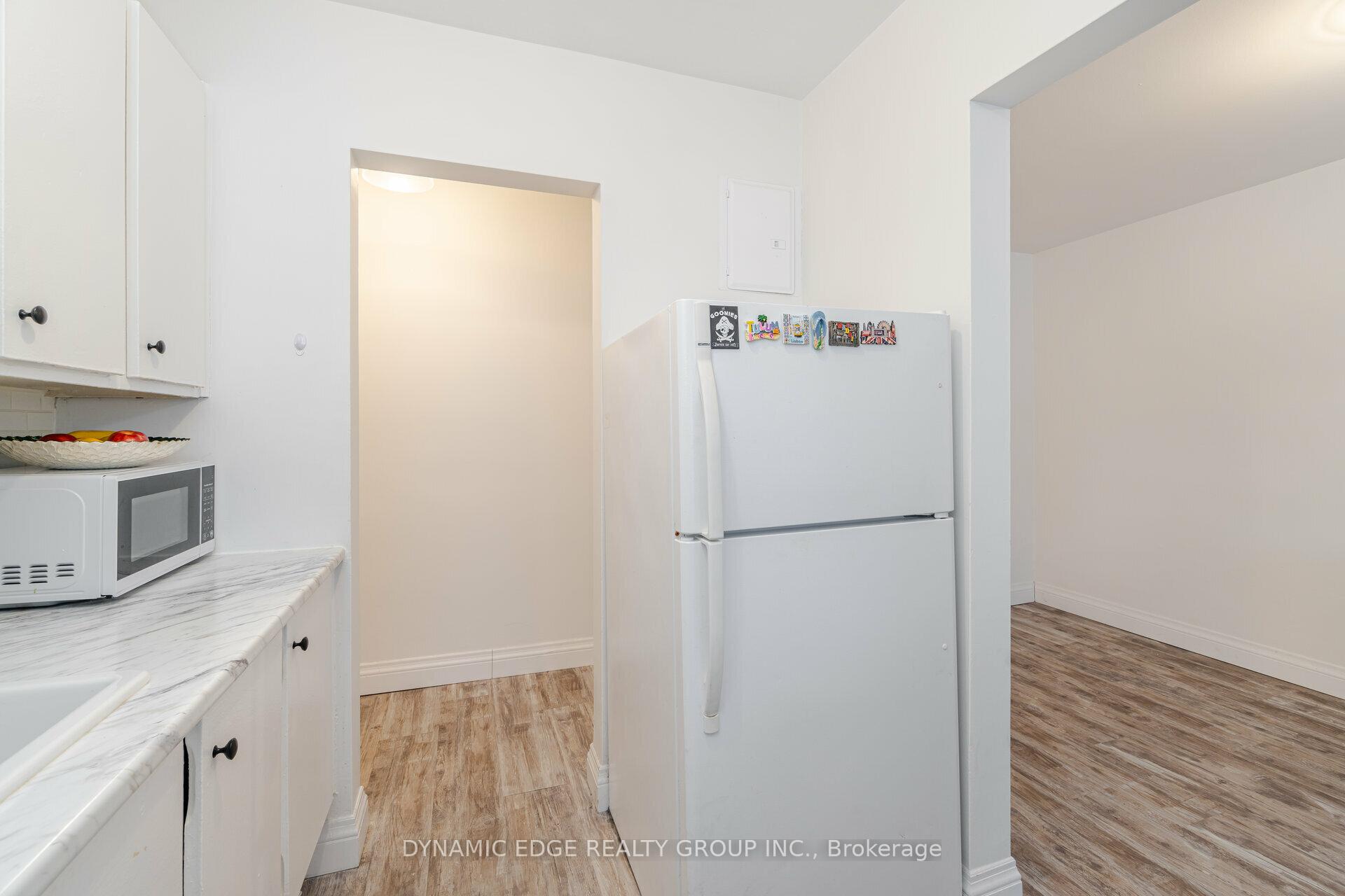 2 Bedrooms Condo at 57 Mericourt,  Hamilton For sale