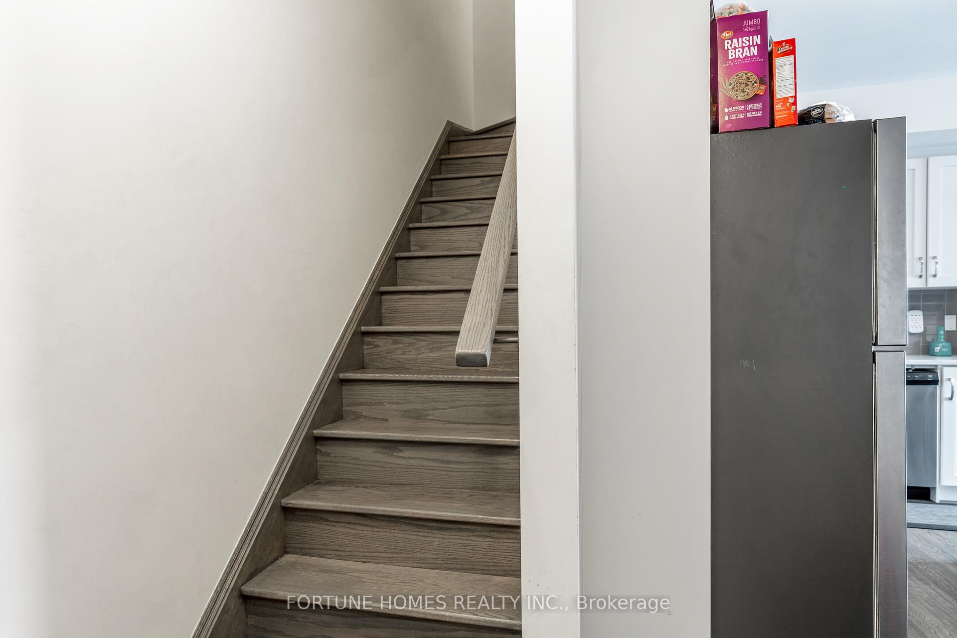 3 Bedrooms Condo at 39 John Perkins Bull, Toronto For sale