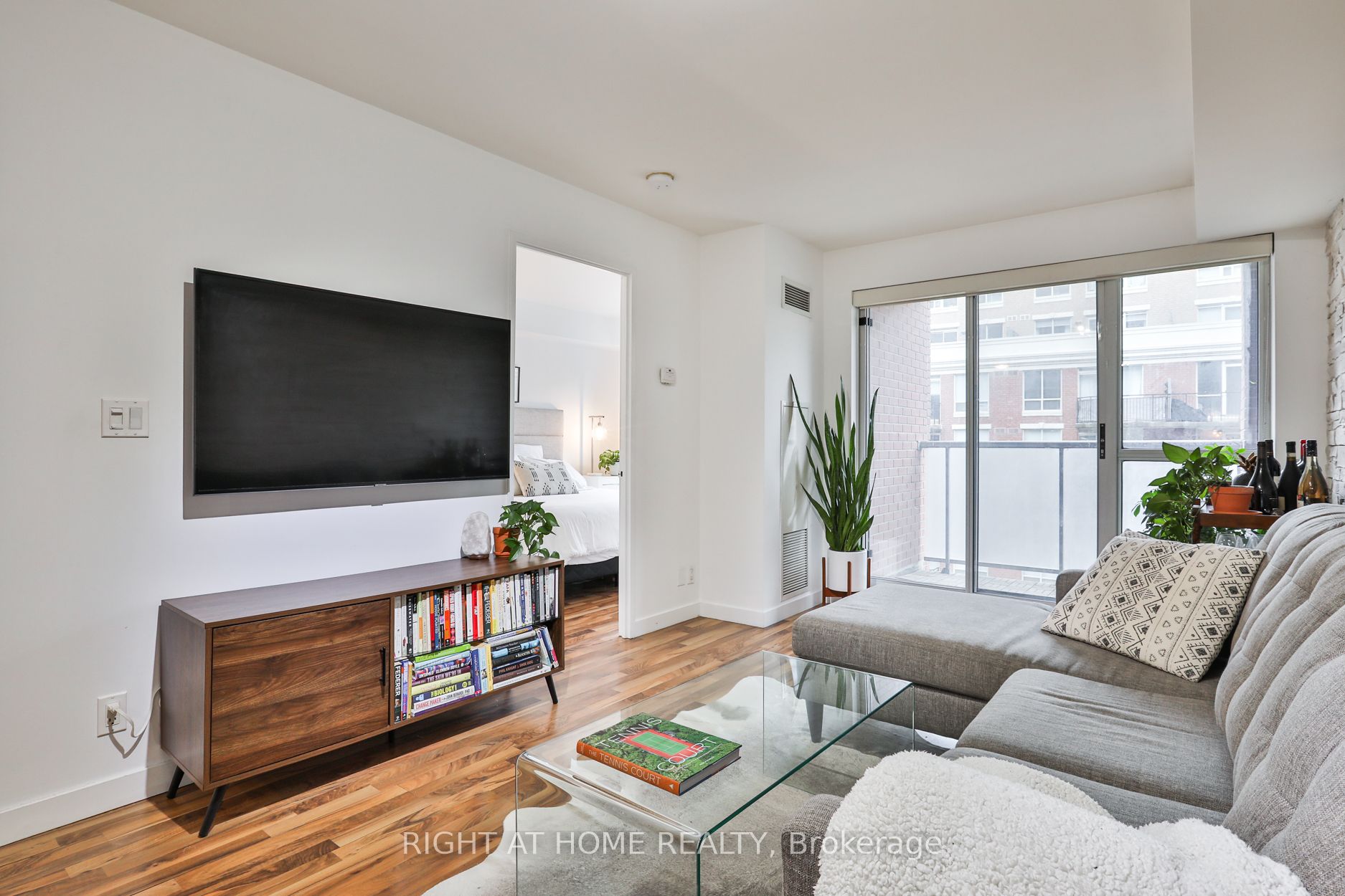 1005 King Street W, #613