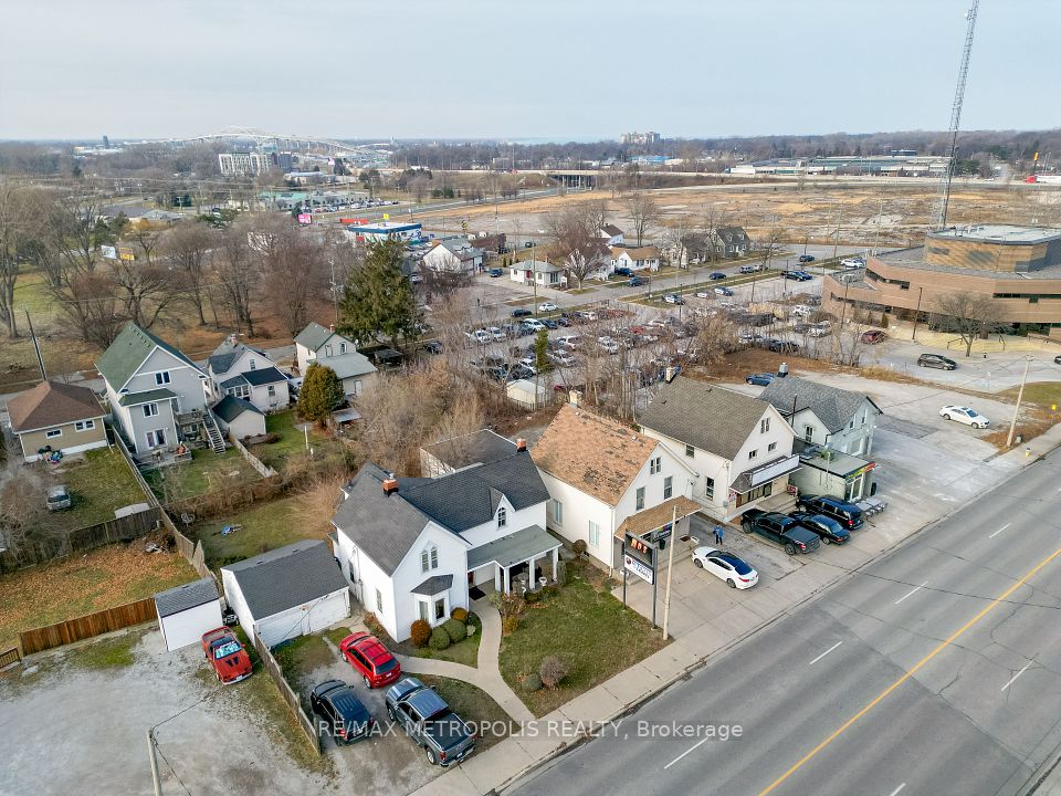 529, 533, 537 CHRISTINA Street, Sarnia, ON N7T 5W5