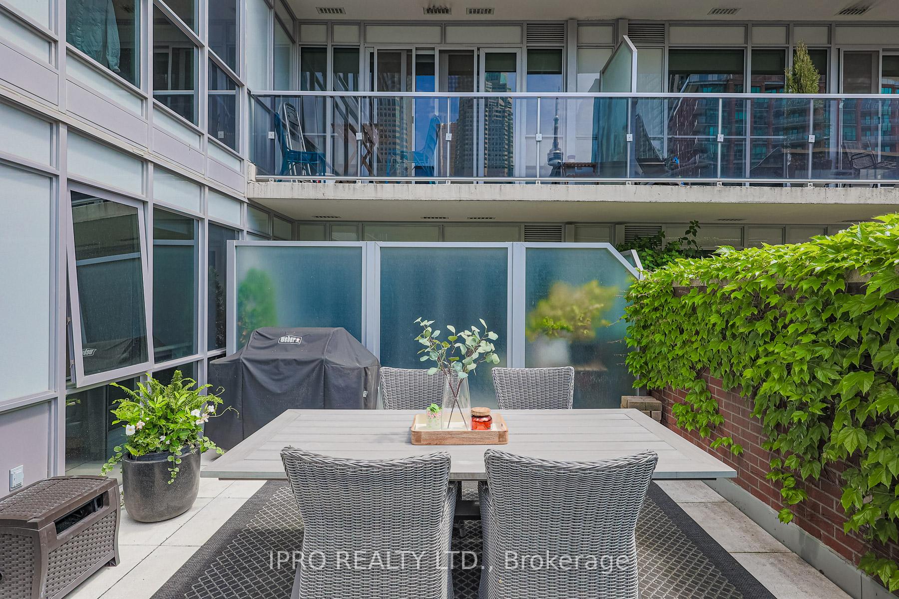 1 Bedroom Condo at 55 Front, Toronto For sale