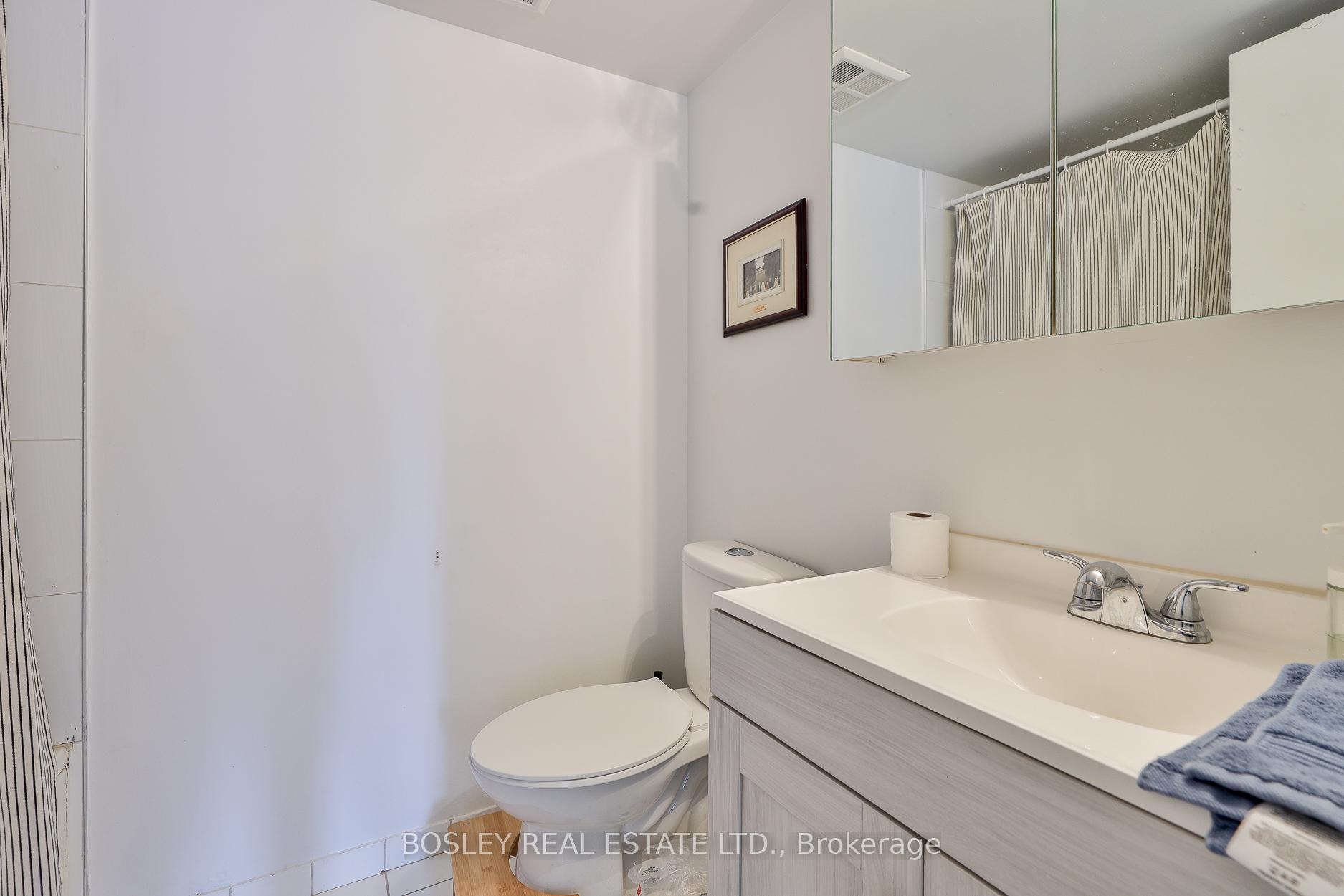 2 Bedrooms Condo at 1001 Bay, Toronto For sale