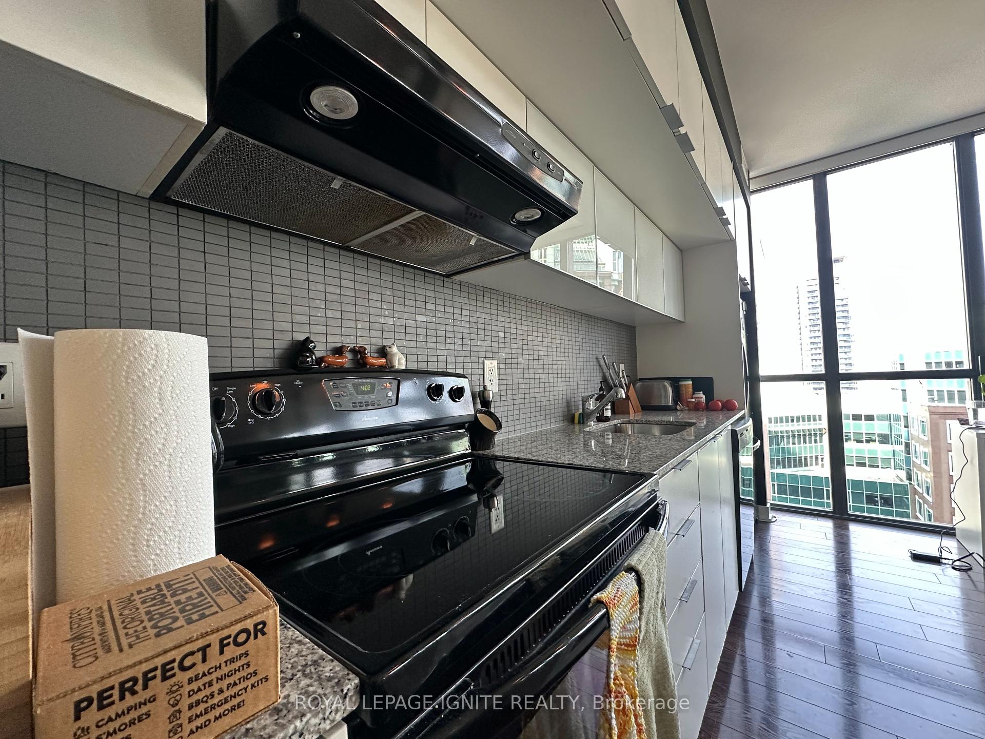 2 Bedrooms Condo at 110 Charles, Toronto For sale