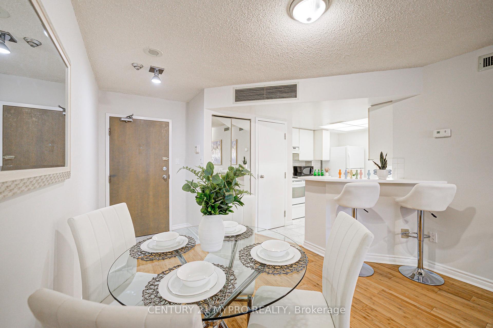 2 Bedrooms Condo at 1001 Bay, Toronto For sale