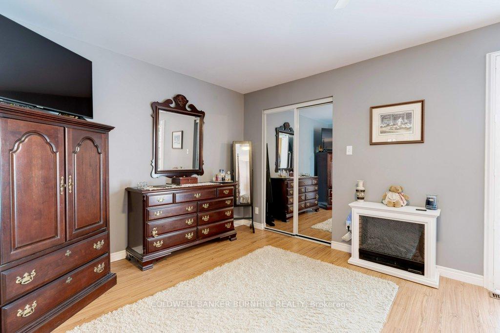 3 Bedrooms Condo at 2301 CAVENDISH,  Burlington For sale