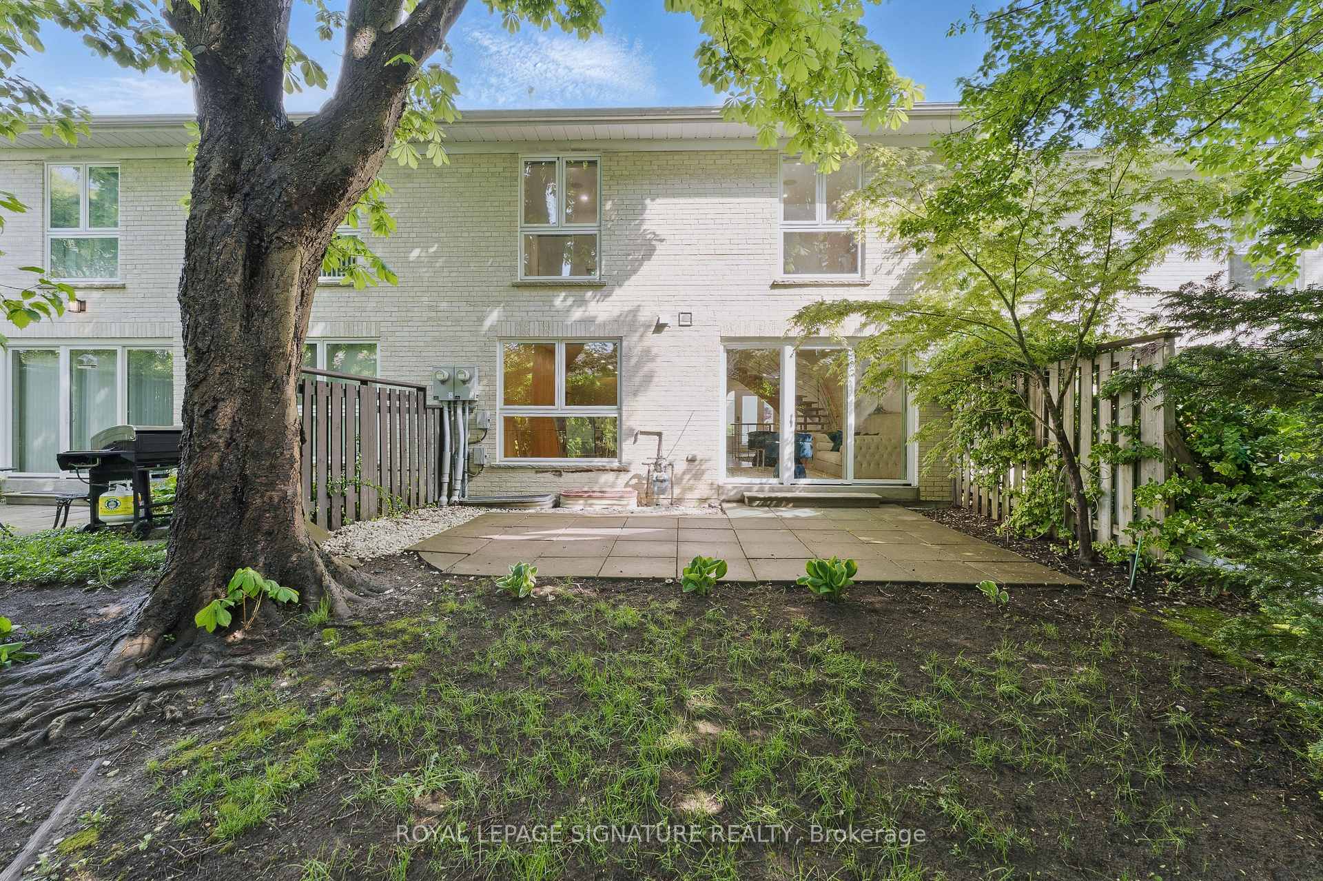 4 Bedrooms Condo at 96 Crimson Mill, Toronto For sale