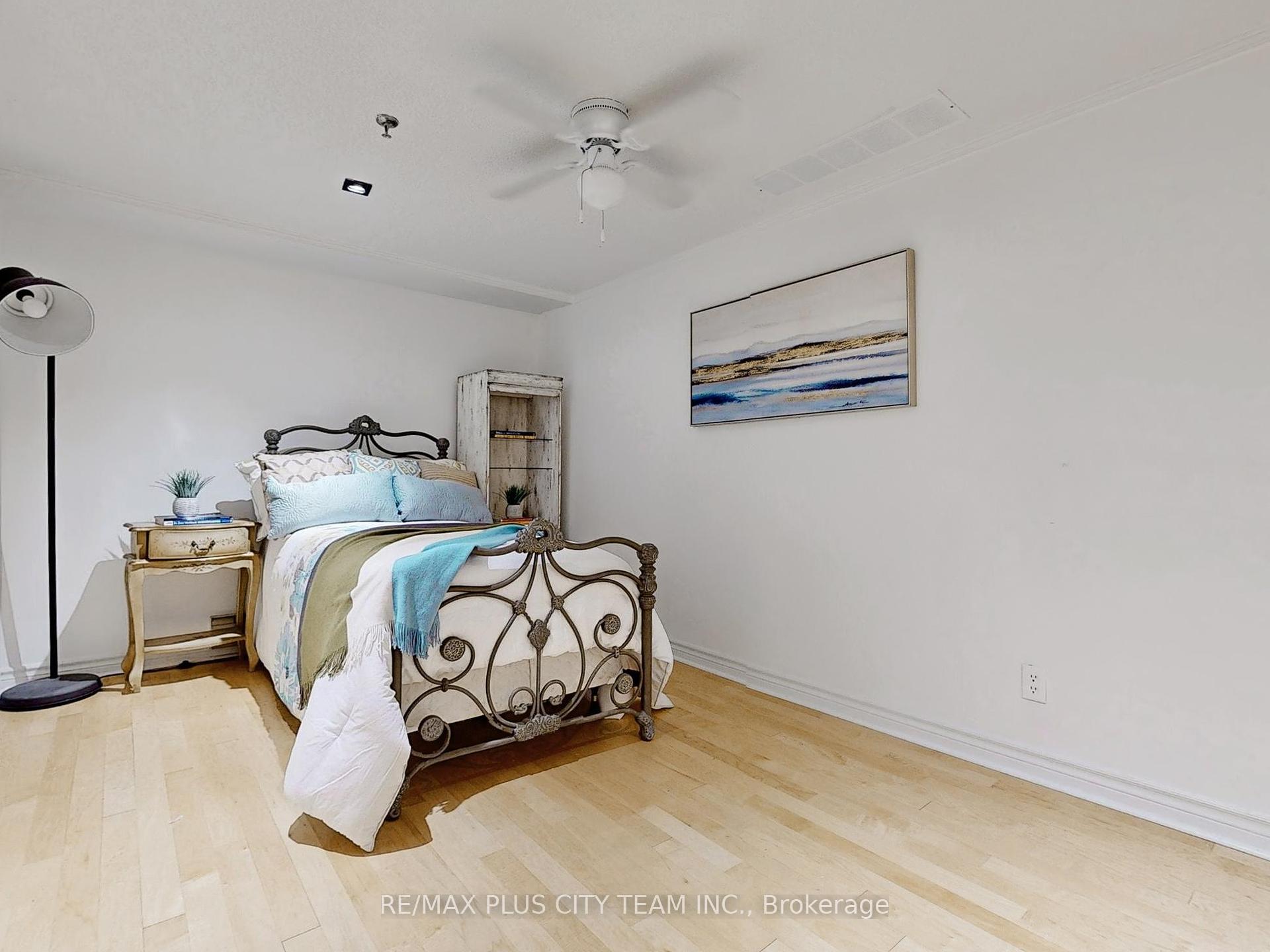 4 Bedrooms Condo at 60 Homewood, Toronto For sale