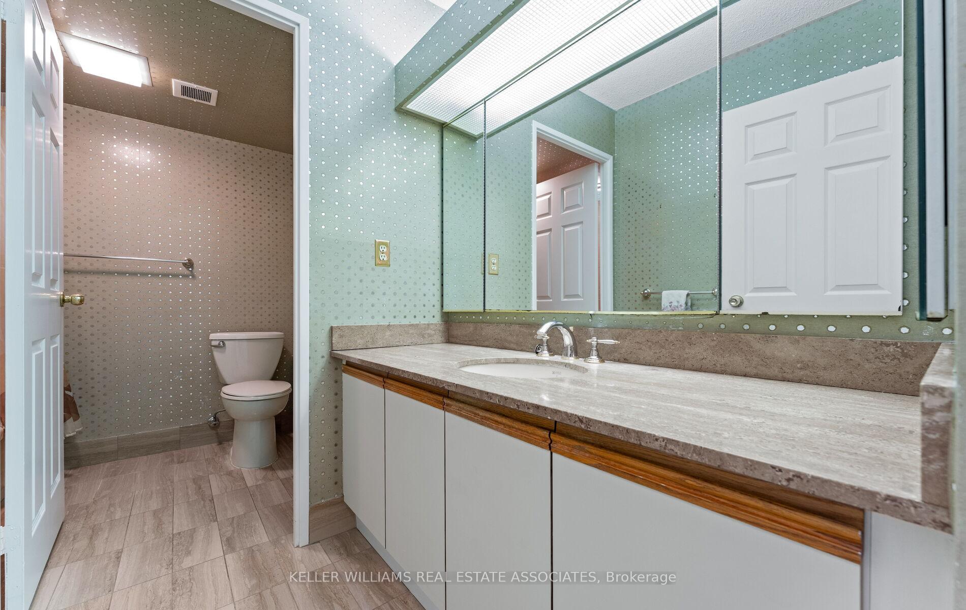 3 Bedrooms Condo at 2010 Islington, Toronto For sale