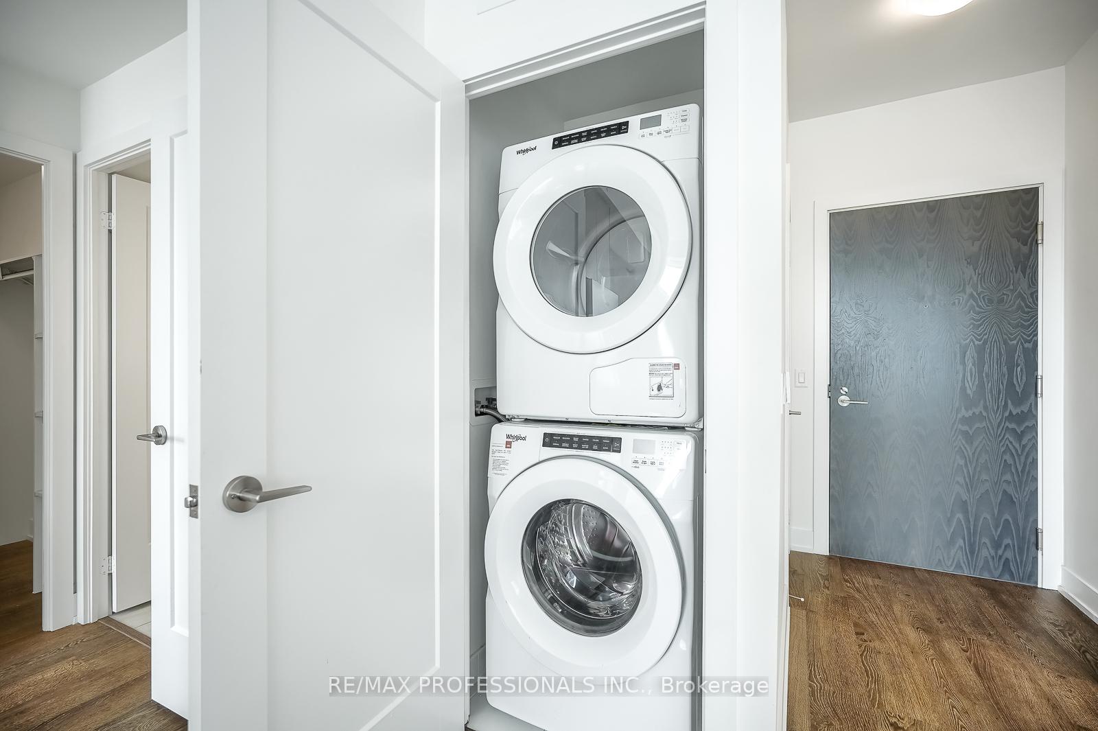 2 Bedrooms Condo at 5 Mabelle, Toronto For sale