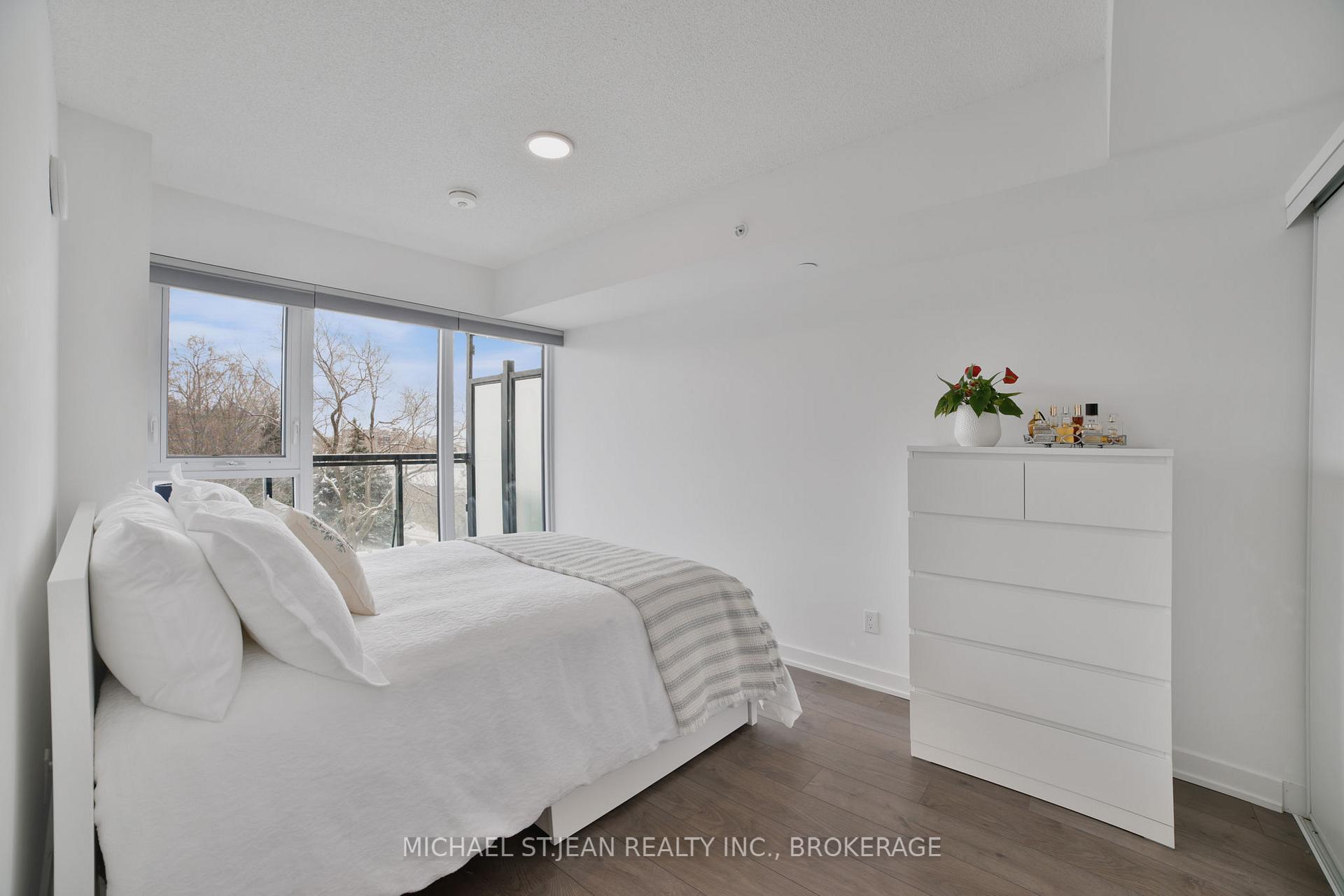 1 Bedroom Condo at 1119 Cooke,  Burlington For sale