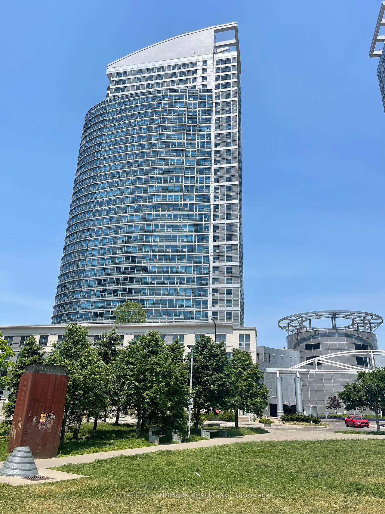 36 Lee Centre Drive, #2001