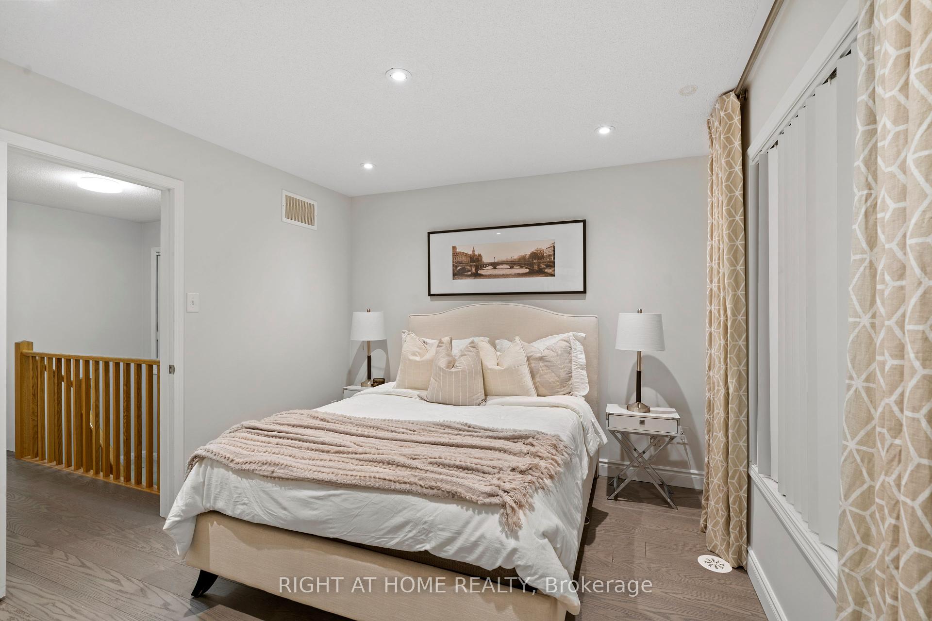 3 Bedrooms Condo at 5650 Winston Churchhill, Mississauga For sale