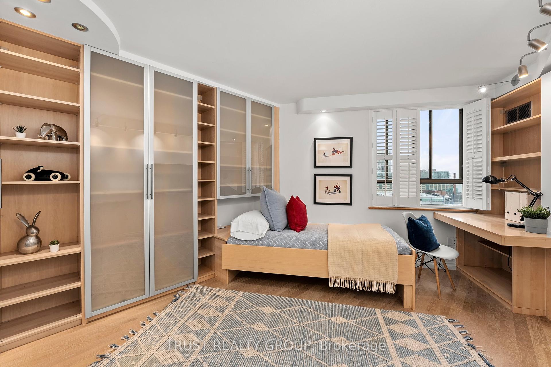 2 Bedrooms Condo at 270 Queens, Toronto For sale