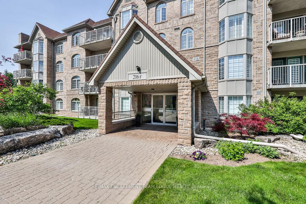 2 Bedrooms Condo at 216 Plains Road West, Burlington For sale