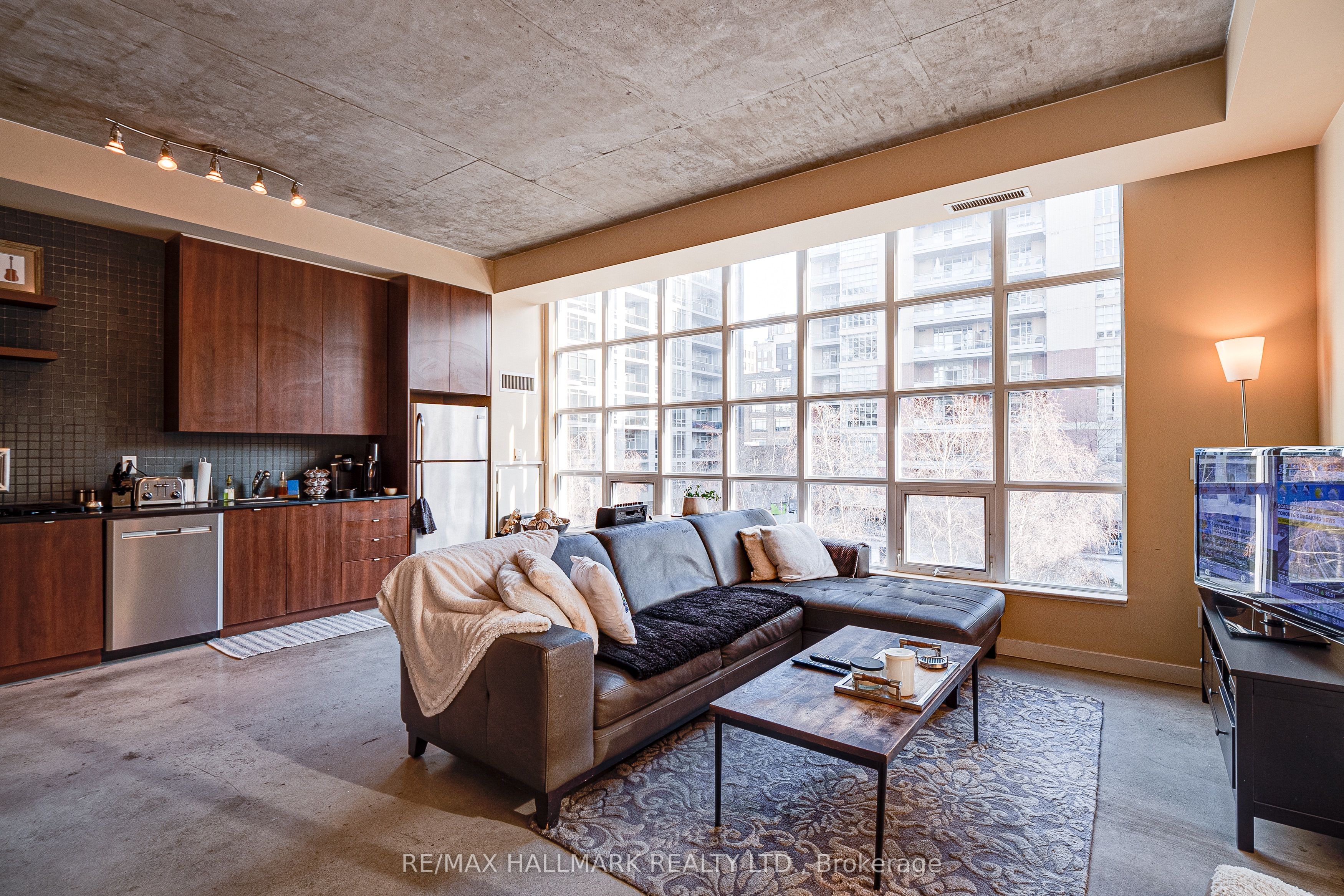 19 Brant Street, #302