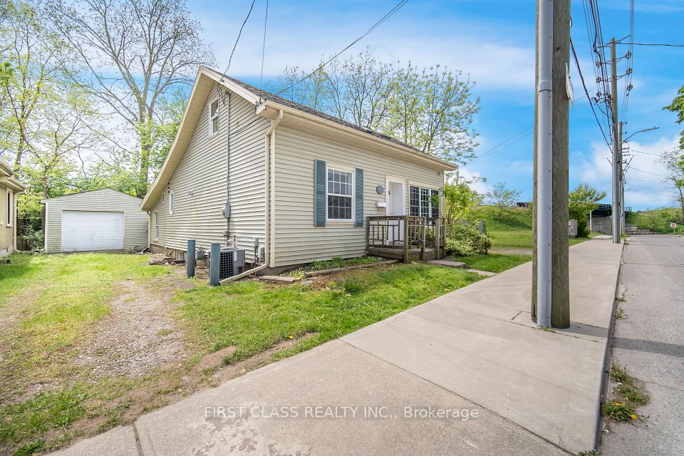 48 Saunby Street, London North, ON N6G 1A3