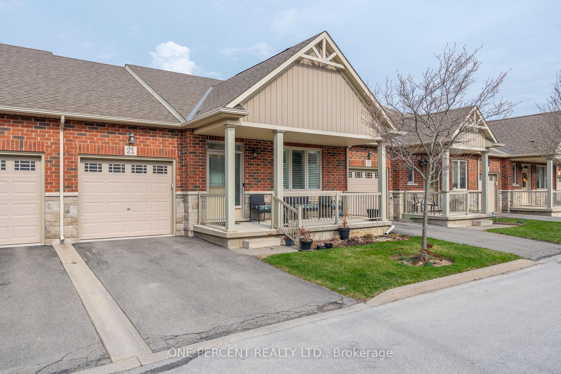 2 Bedrooms Condo at 21 Stickland, Hamilton For sale