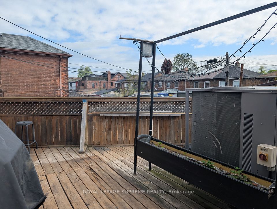 1328 Dundas