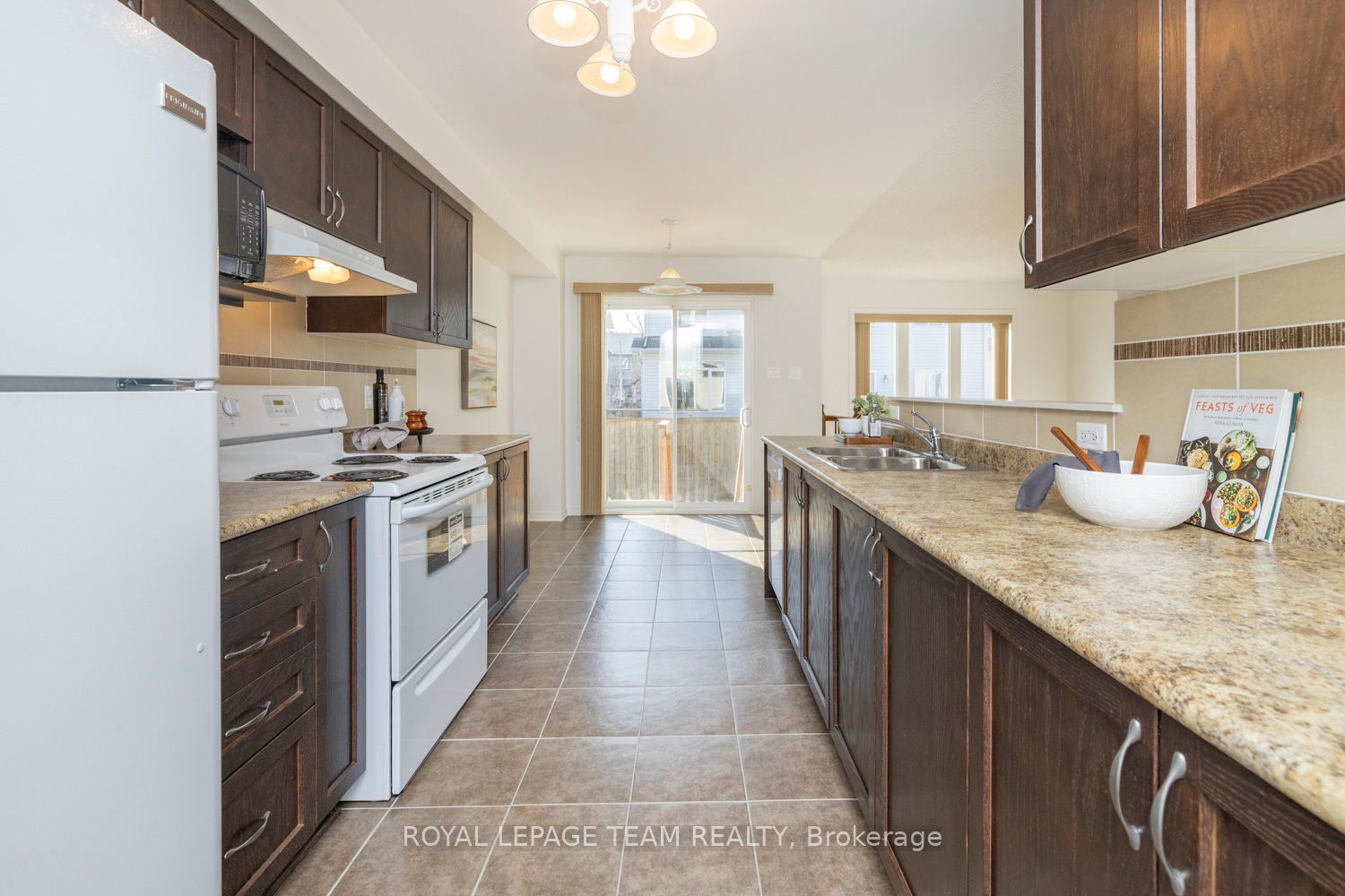209 Macoun Circle, HuntClubSouthKeysandArea, ON K1T 0H9