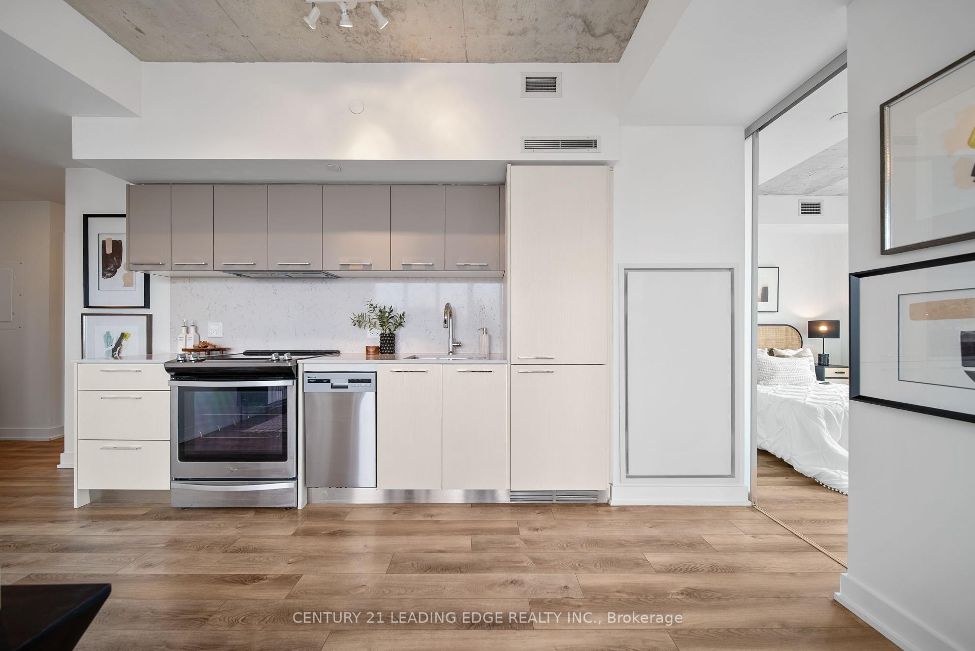 3 Bedrooms Condo at 15 BASEBALL, Toronto For sale