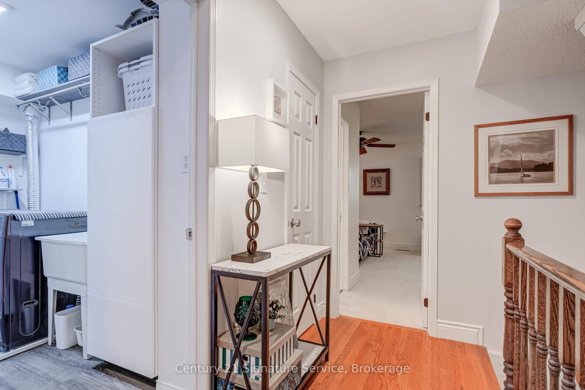 3 Bedrooms Condo at 2230 Walkers, Burlington For sale