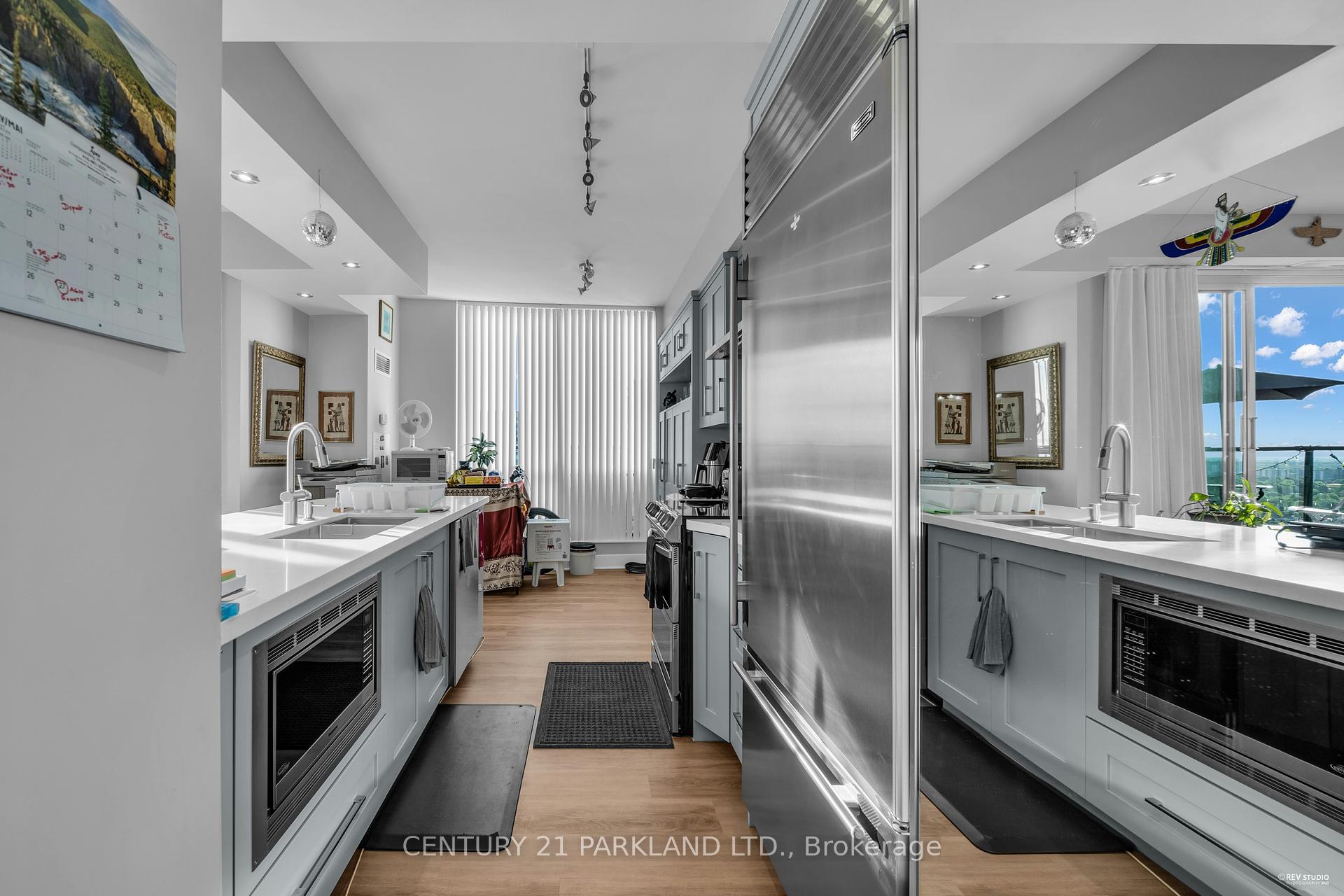 3 Bedrooms Condo at 7 Lorraine, Toronto For sale
