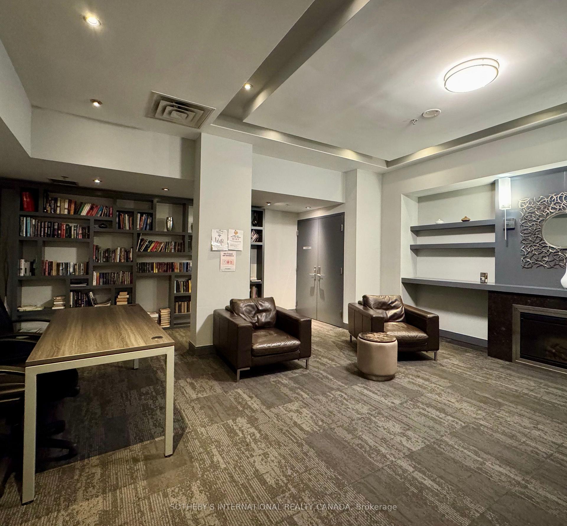 2 Bedrooms Condo at 70 Absolute, Mississauga For sale