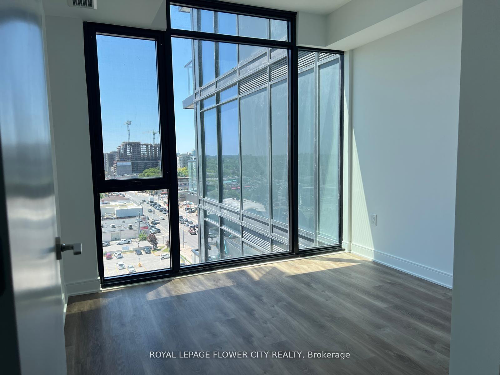 2 Bedrooms Condo at 86 DUNDAS, Mississauga For sale