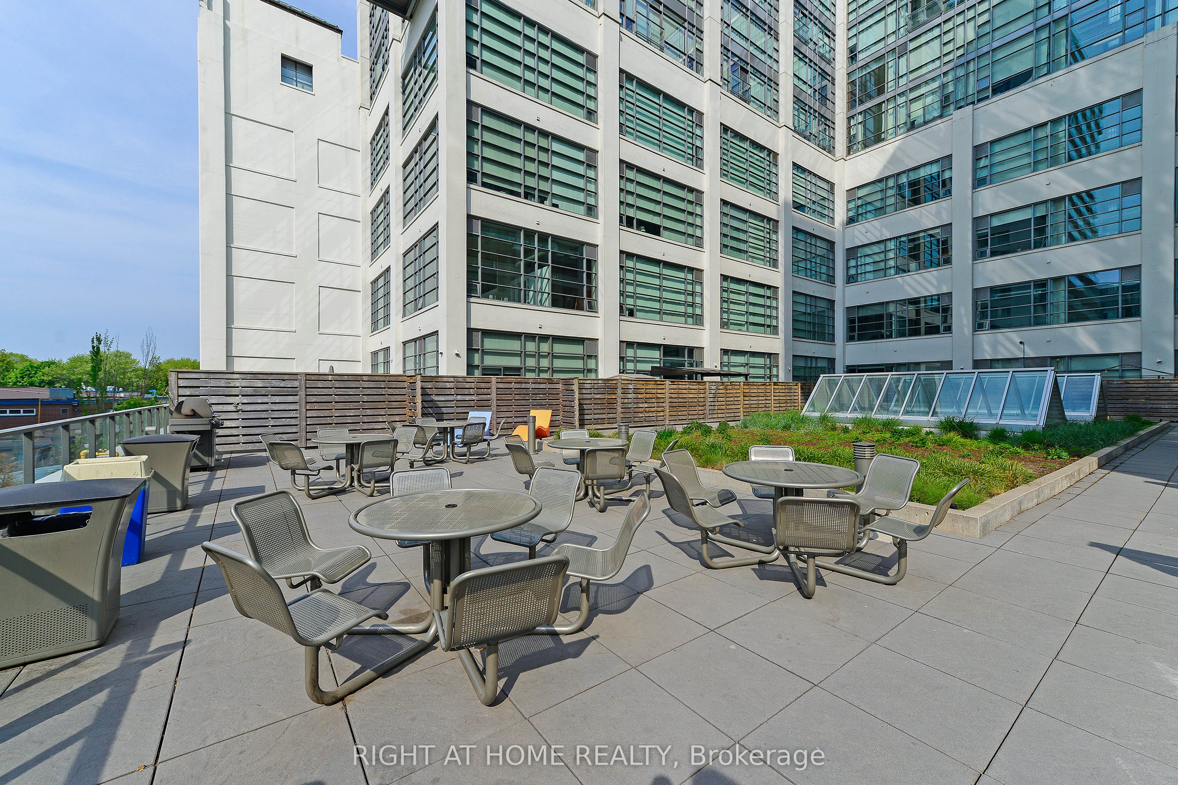 637 Lake Shore Boulevard W, #1020