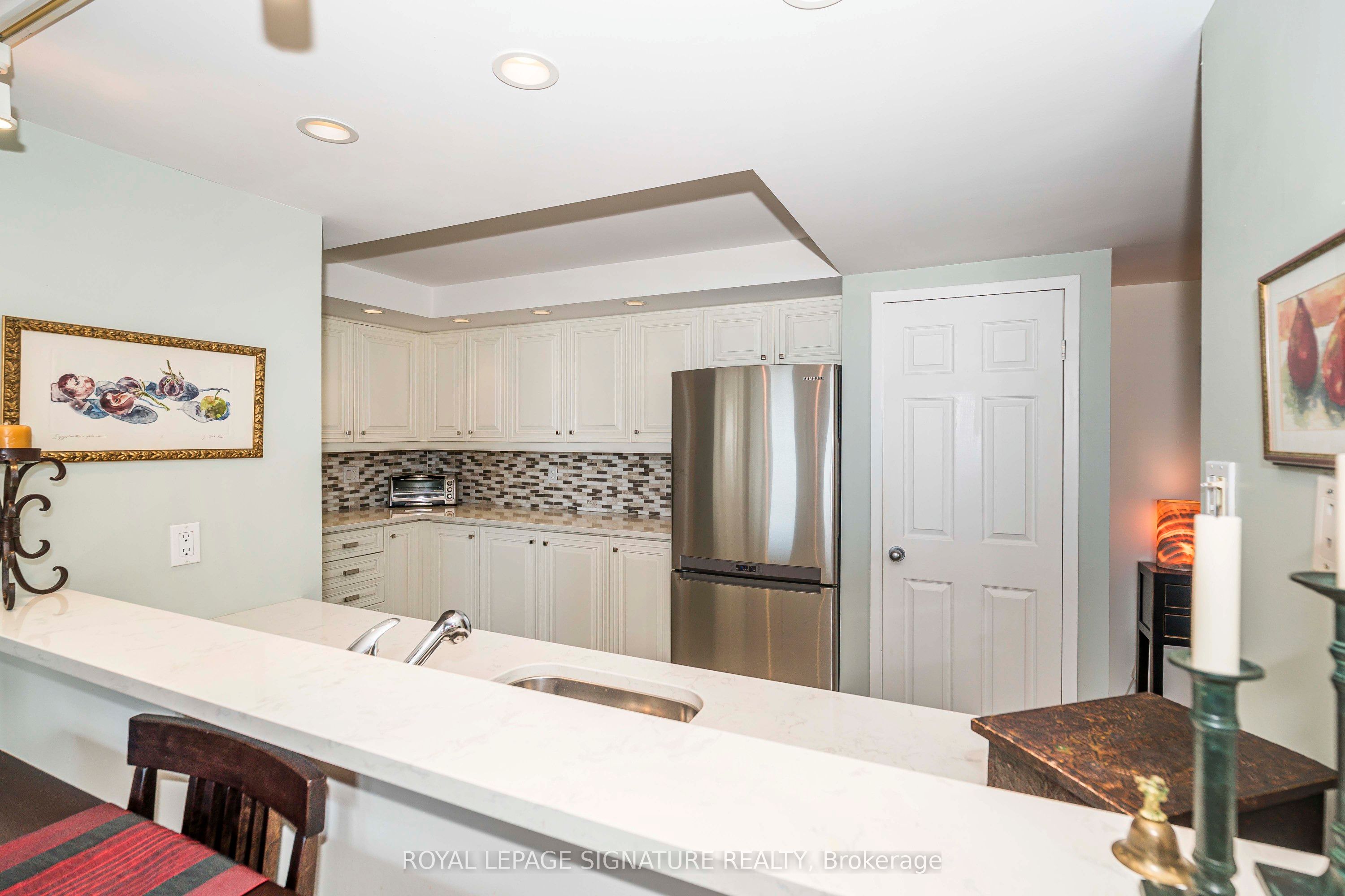 99 Harbour Square, #1812