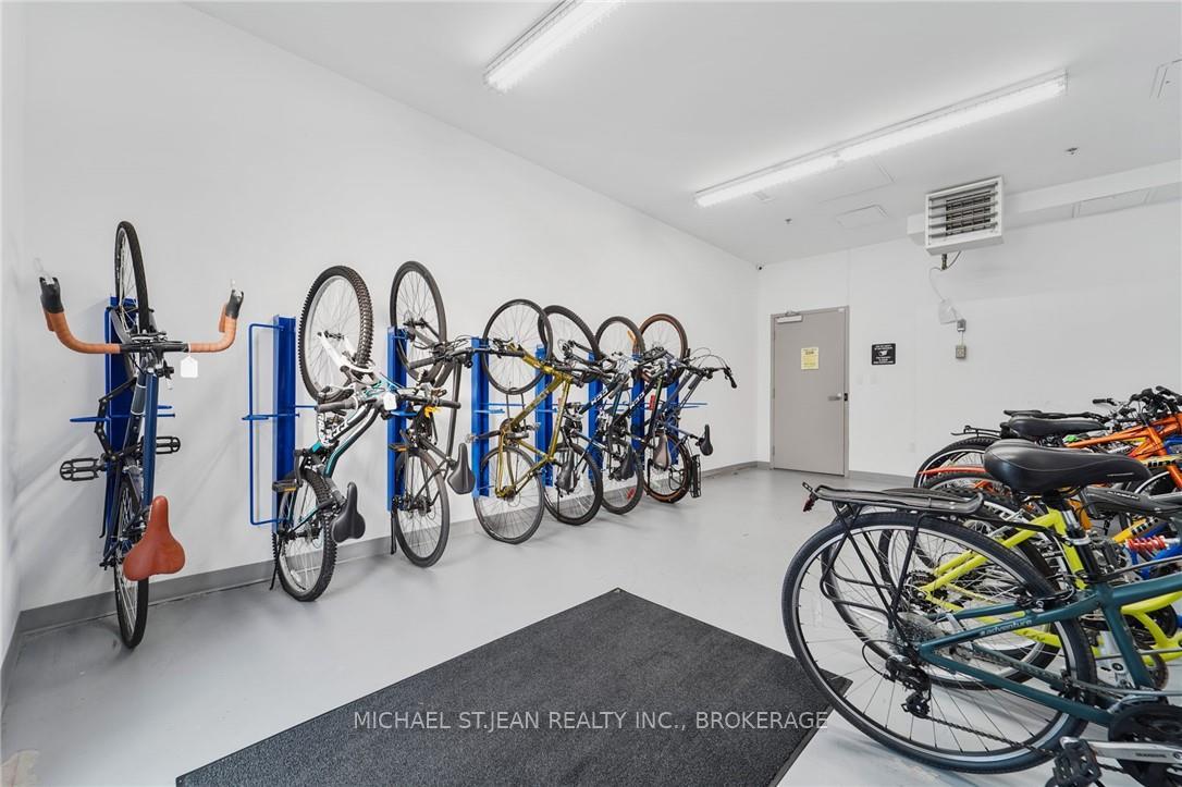 2 Bedrooms Condo at 90 Charlton,  Hamilton For sale