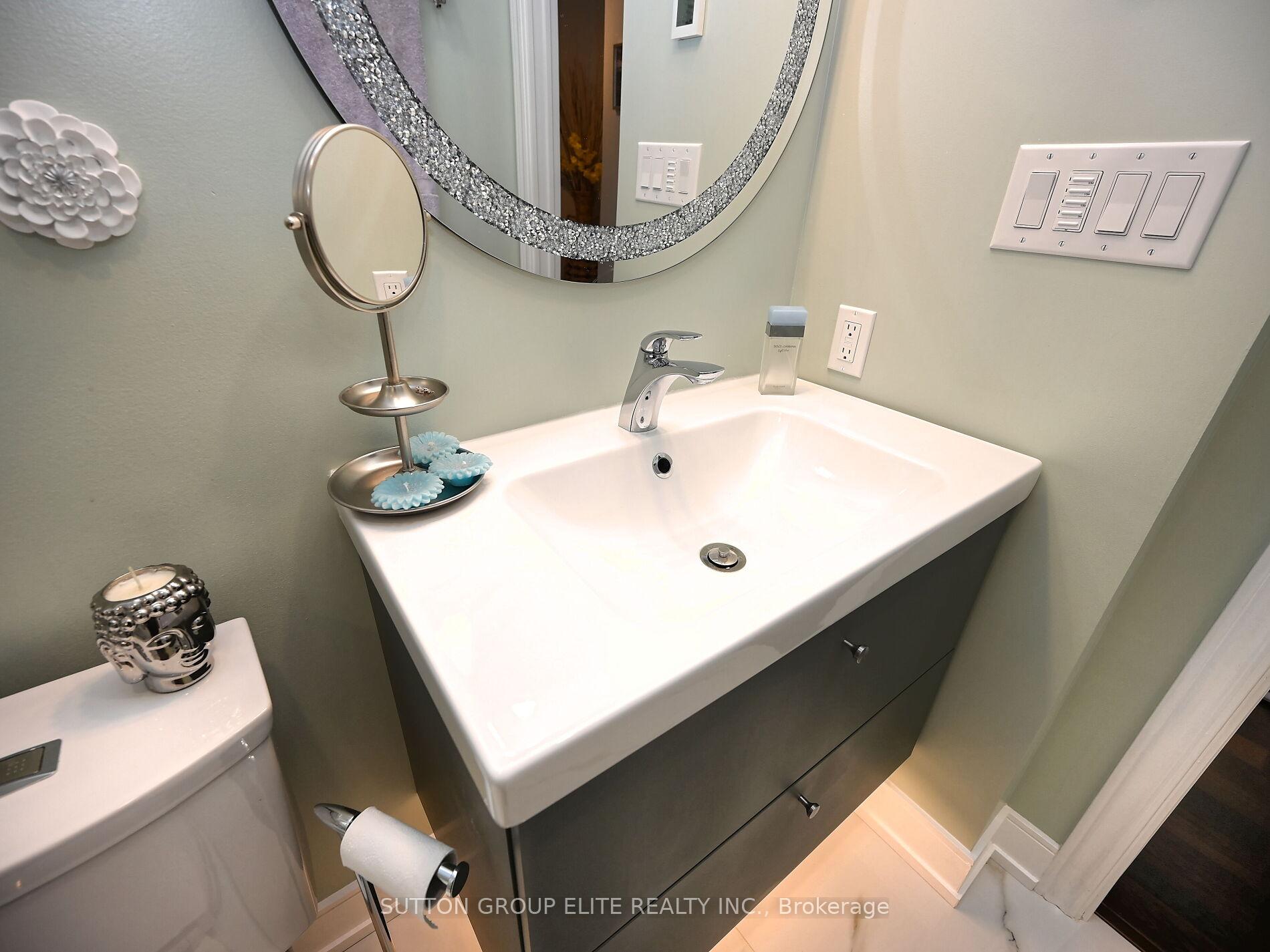 3 Bedrooms Condo at 601 Shoreline, Mississauga For sale