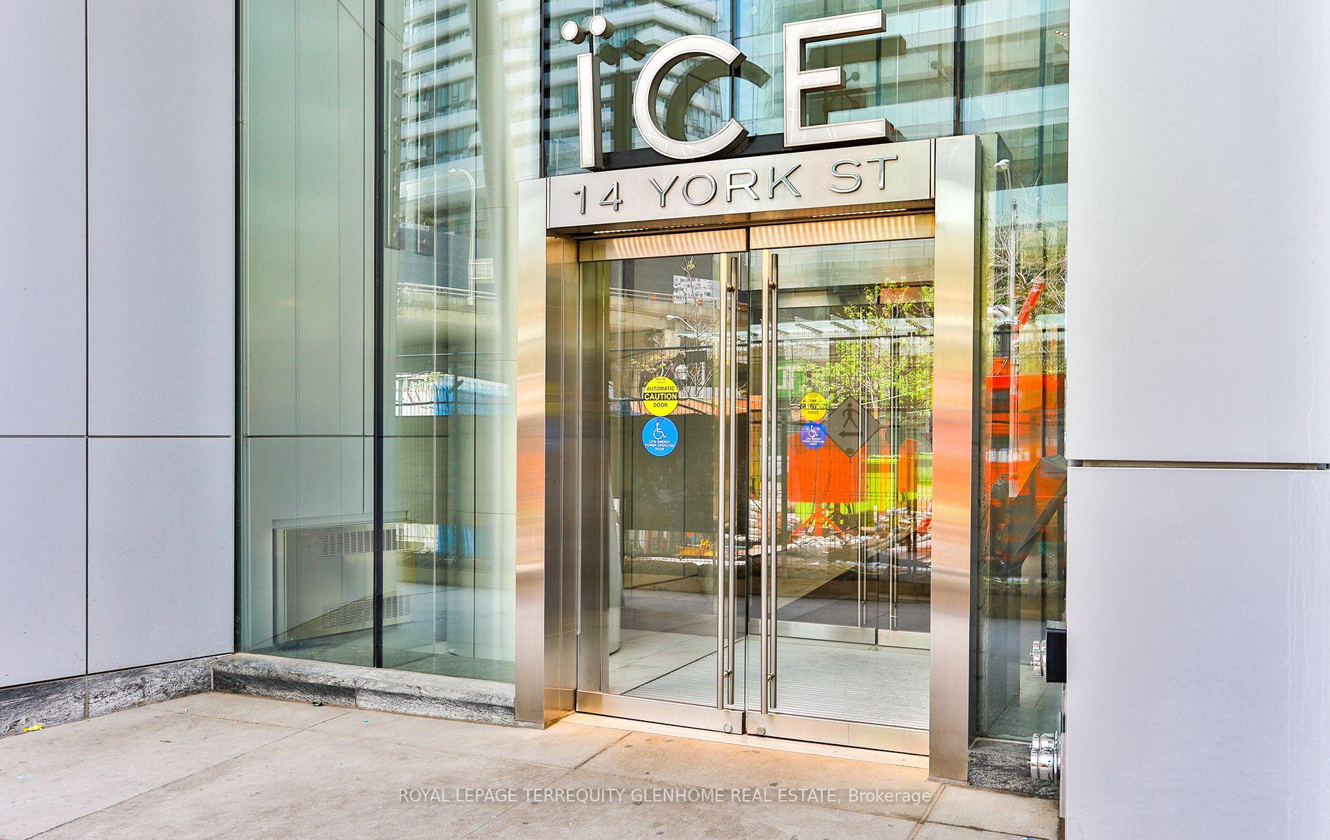 2 Bedrooms Condo at 14 York,  Toronto For sale